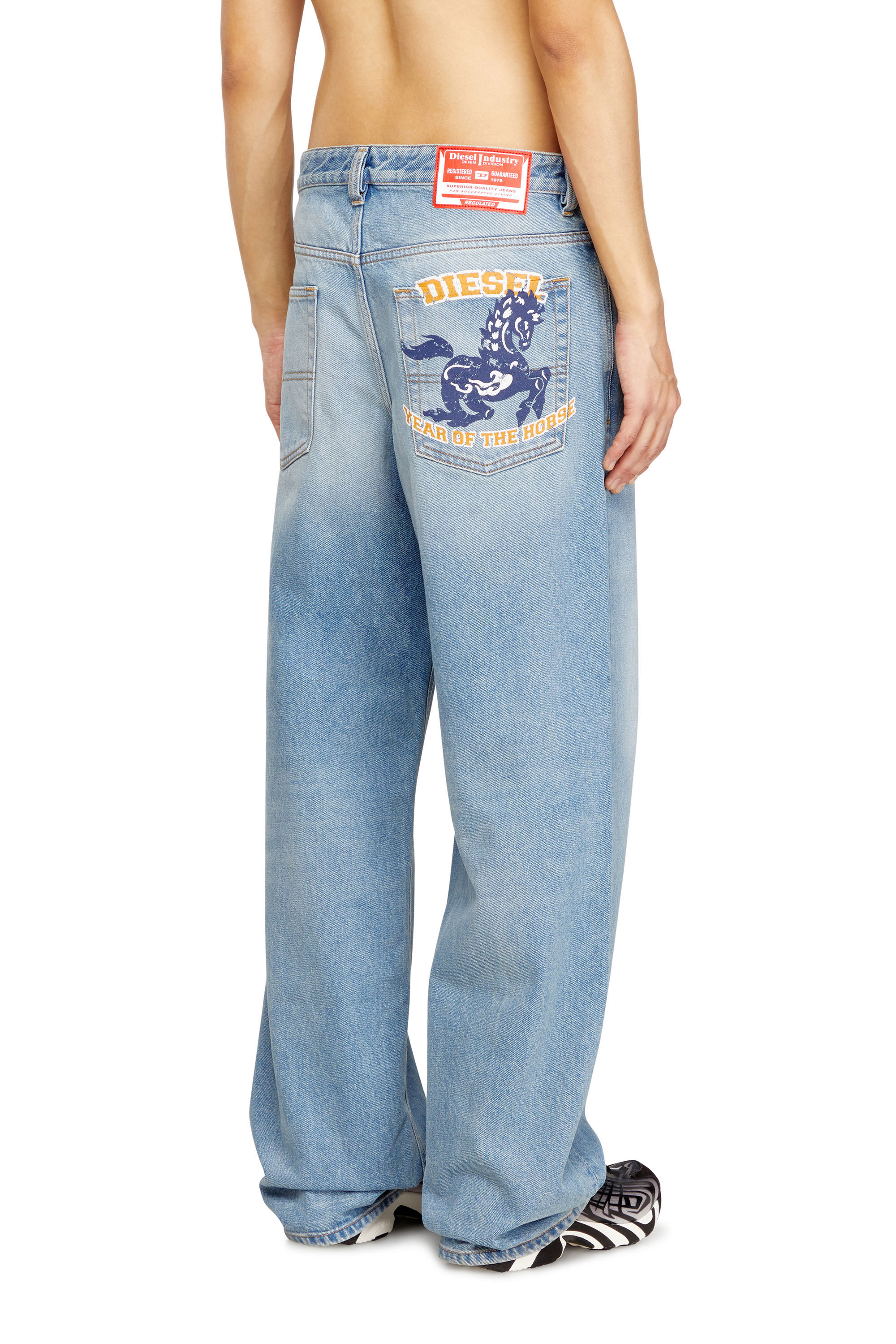 Diesel - Relaxed Jeans 2001 D-Macro 007FA Uomo, Blu Chiaro - Image 4