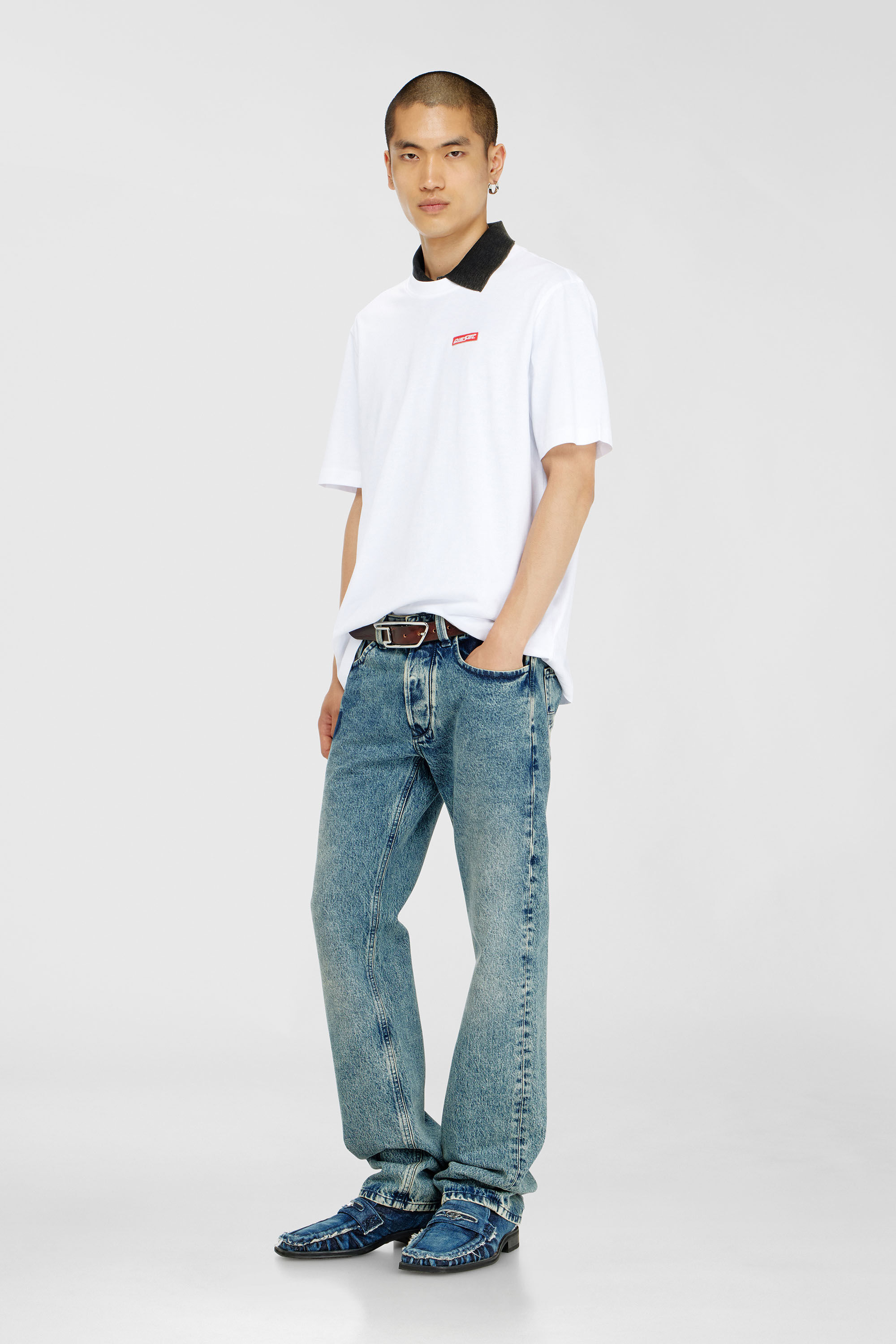 Diesel - T-ADJUST-AA12, T-shirt in cotone con patch logo Uomo in Bianco - 1