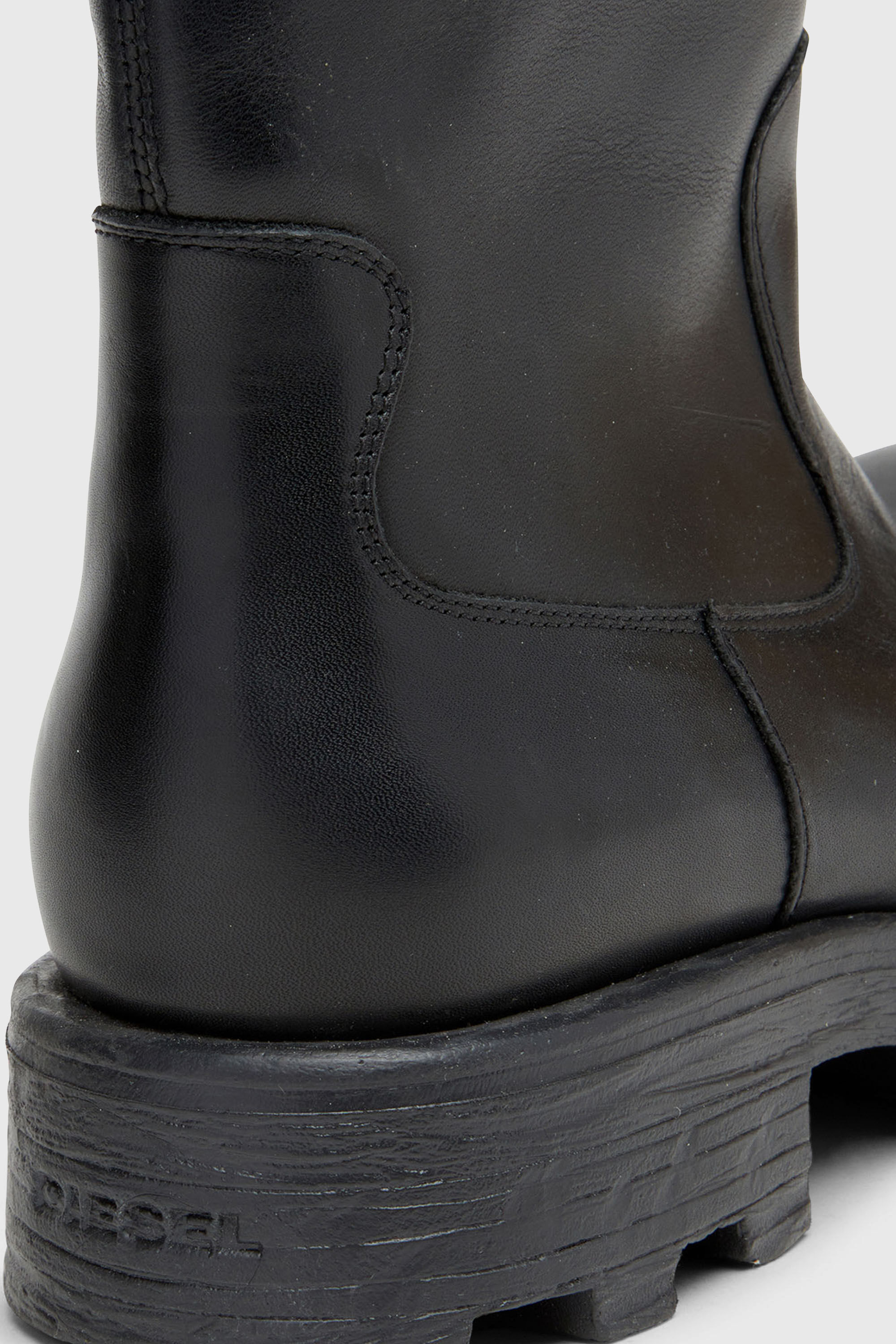 Diesel - D-HAMMER BKR D W, D-Hammer-Anfibi cut-out in pelle con logo in metallo Donna in Nero - 4