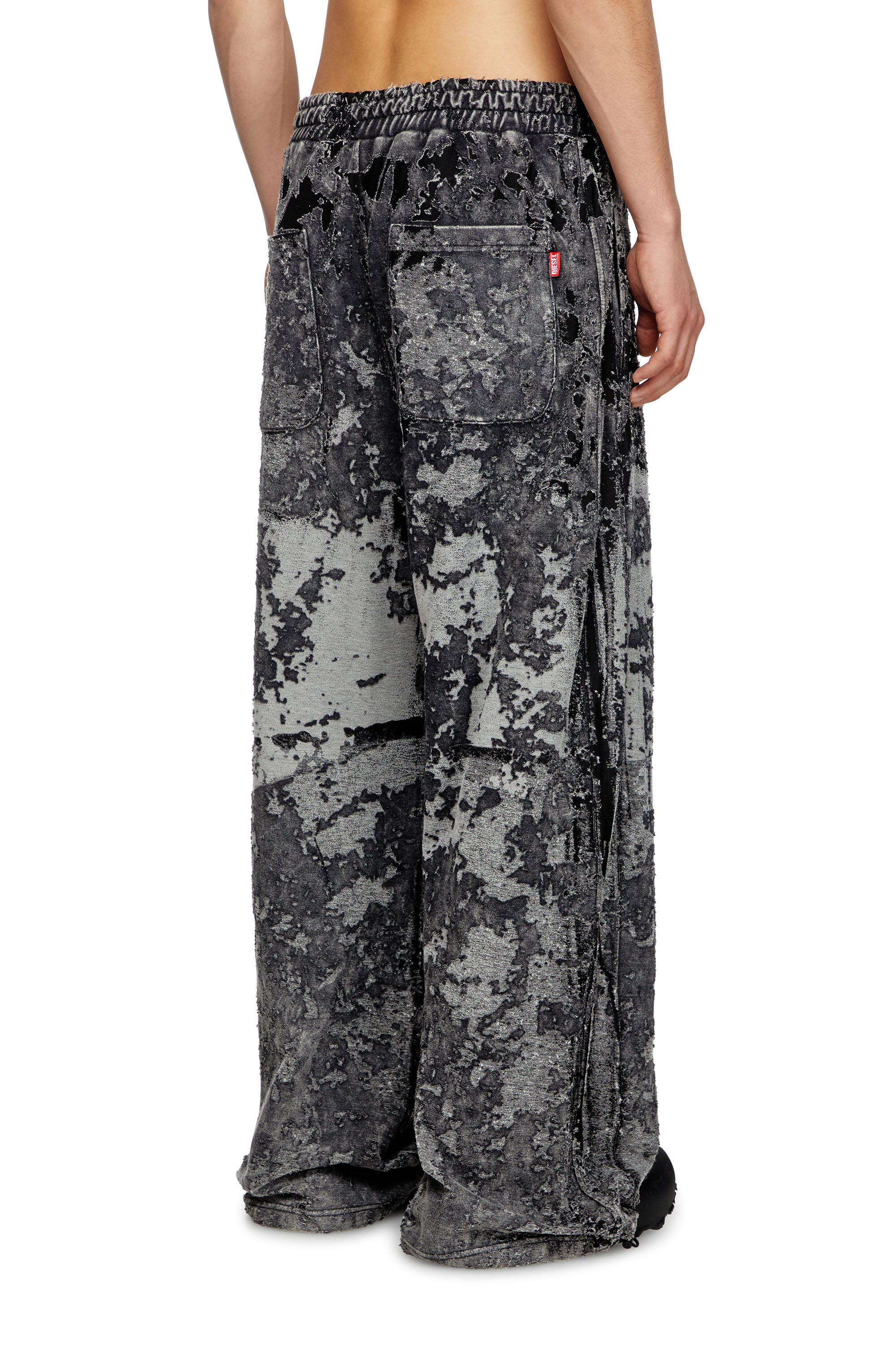 Diesel - P-MARTIS-SHOW, Pantaloni tuta con burnout camouflage Uomo in Nero - 3