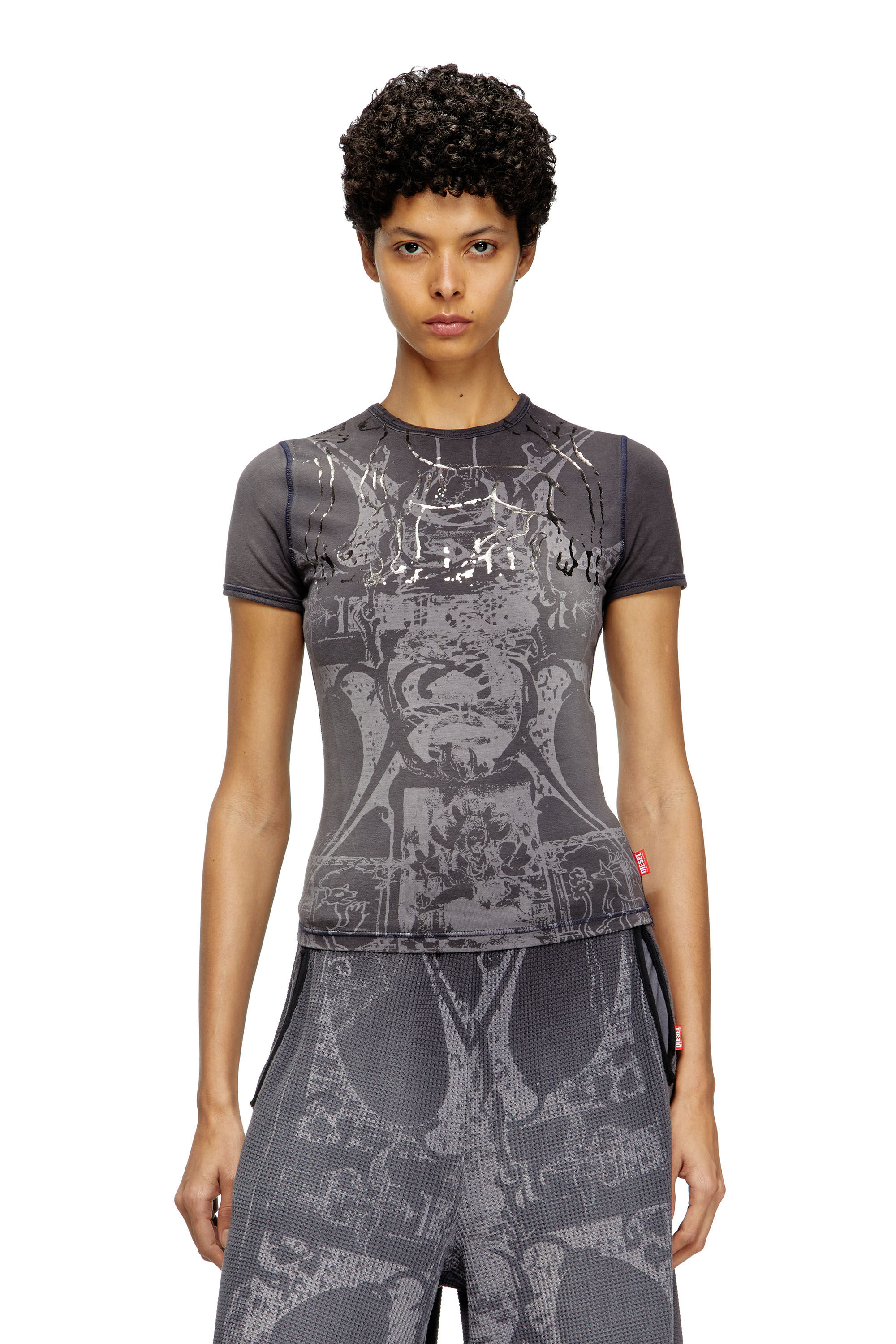 Diesel - T-UNCUTIES-LONG-R6, T-shirt con stampa laminata Donna in Nero - 3