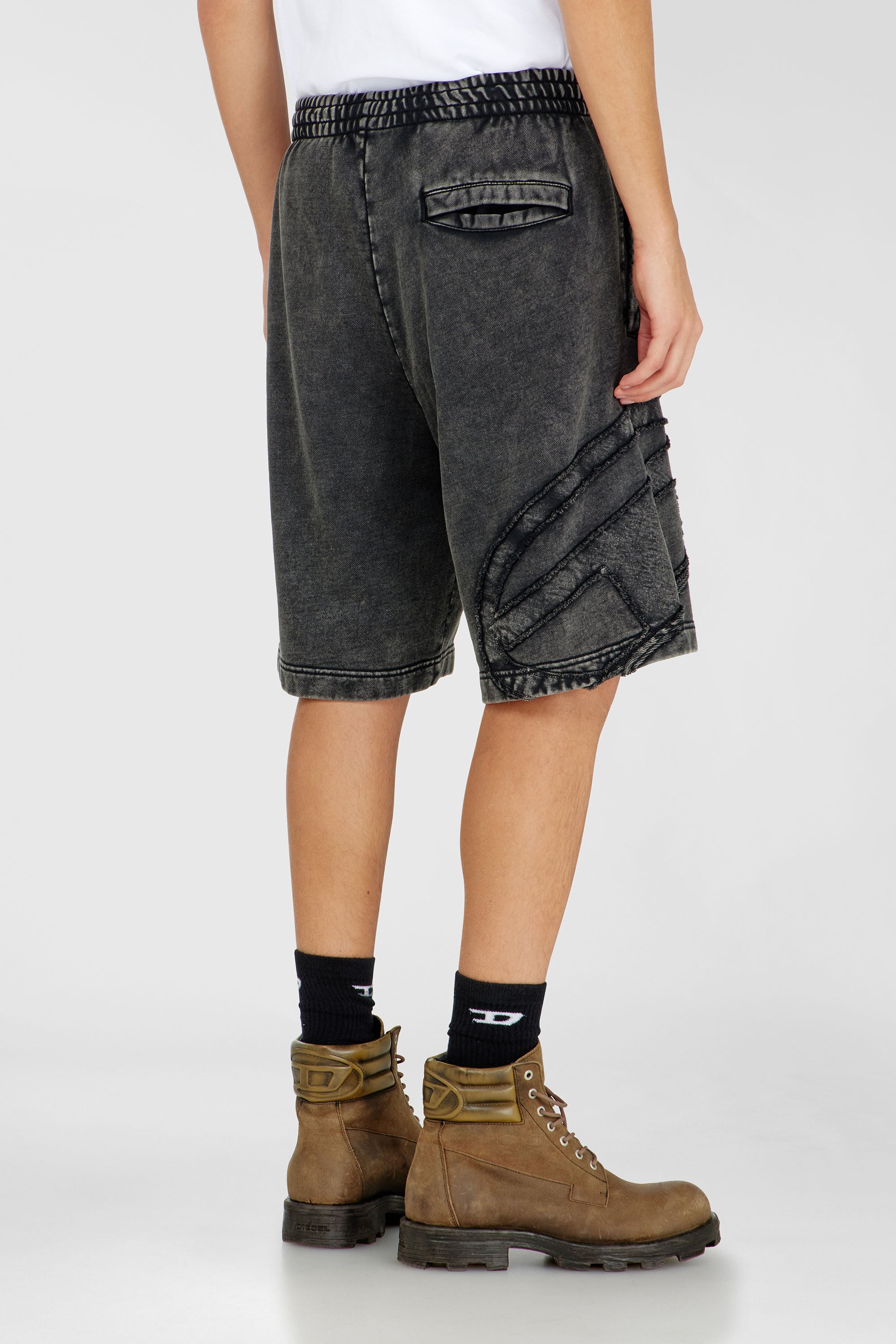 Diesel - P-CROW-MEGCUT, Shorts da tuta con logo Oval D sezionato Uomo in Nero - 4