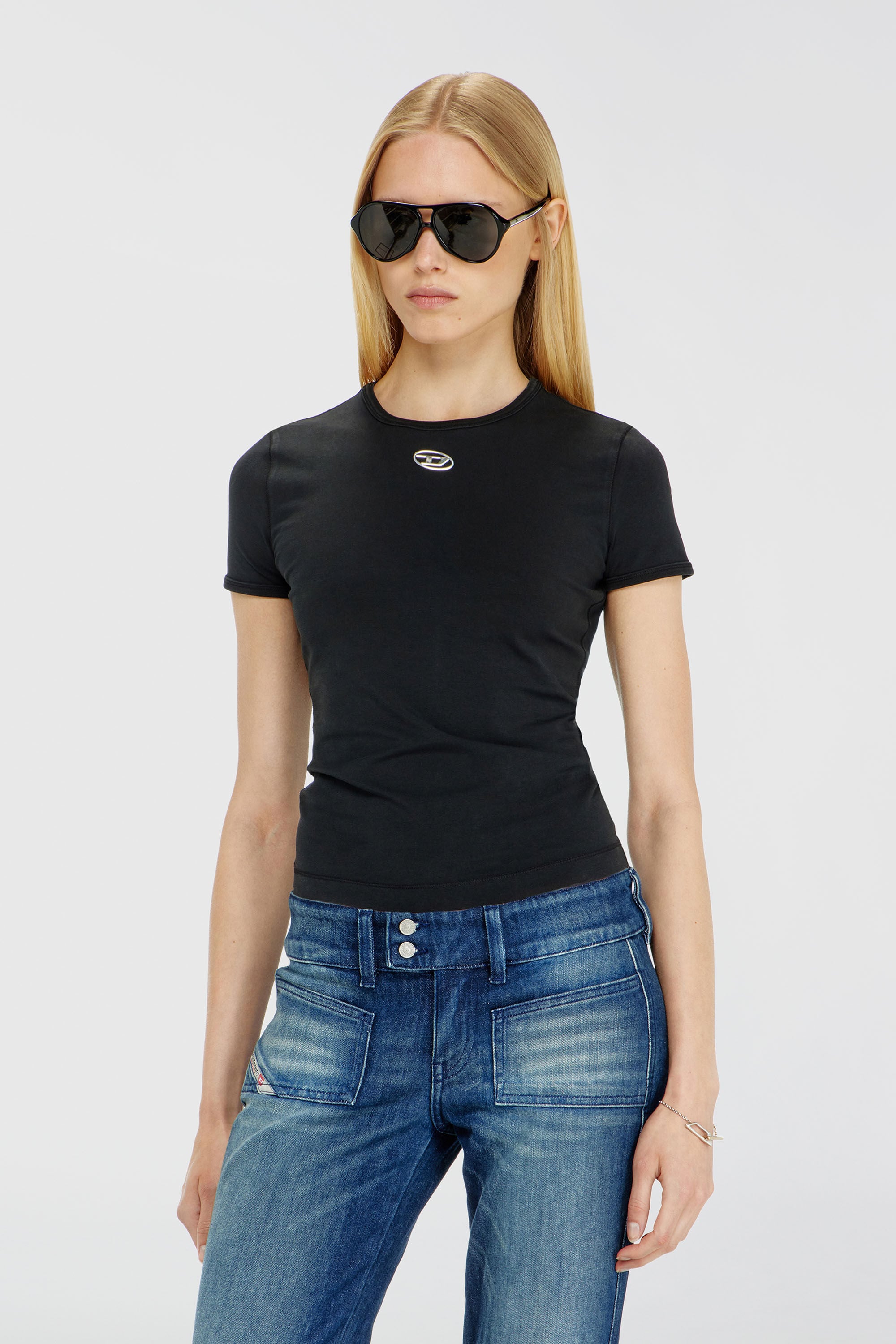 Diesel - T-UNCUTIESLONG-OD, T-shirt slim con Oval D metallico Donna in Nero - 3