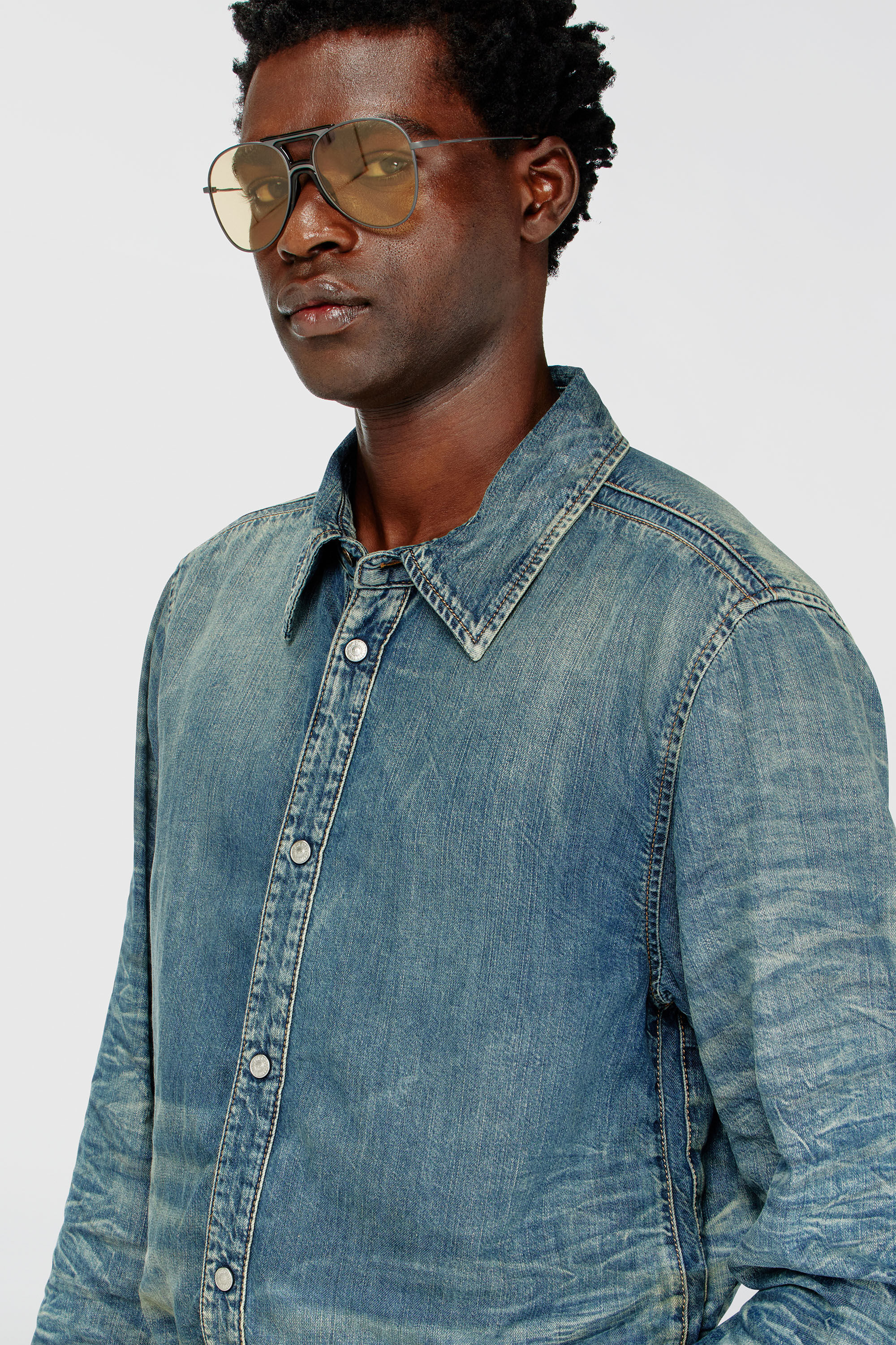 Diesel - D-SYNAR-FSJ4, Camicia in denim effetto dirty e creased Uomo in Blu - 5