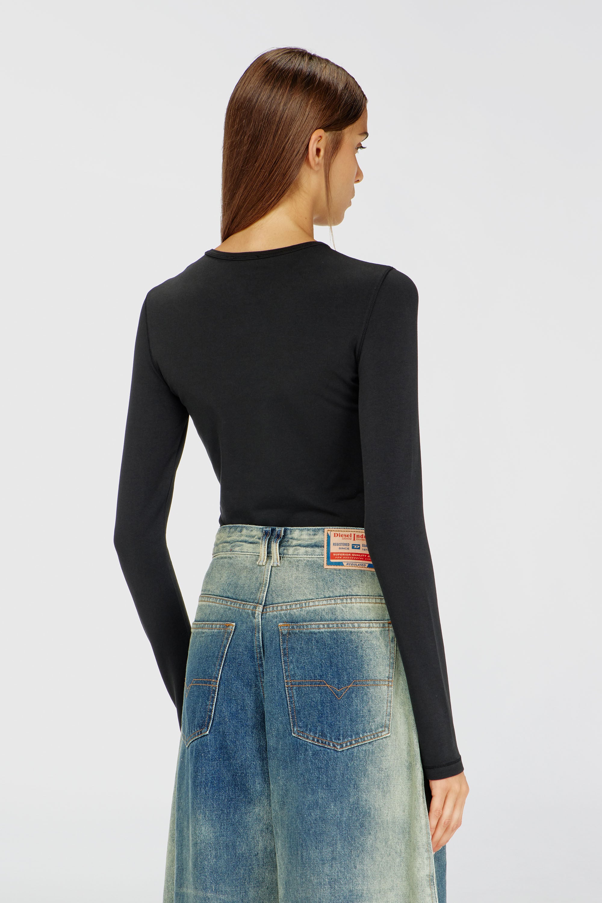 Diesel - T-UNCUTIESLONG-LS-OD, Maglia in cotone con logo Oval D Donna in Nero - 4