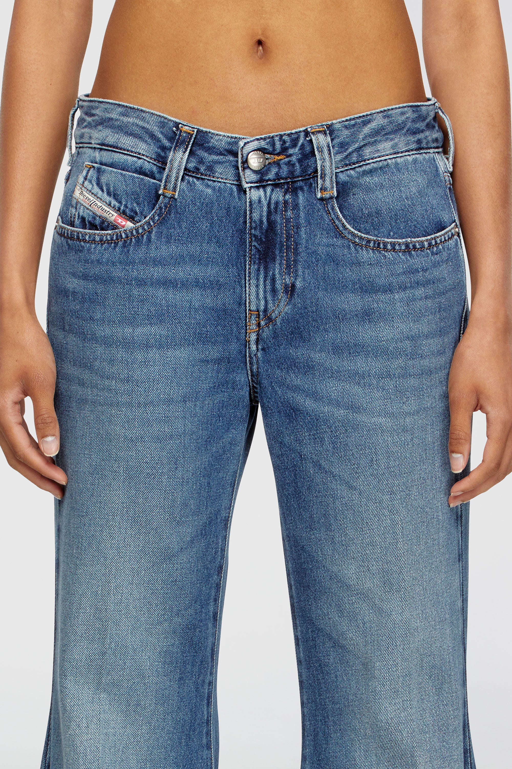 Diesel - Flare Jeans 1970 D-Bleess 09M56 Donna, Blu medio - Image 5