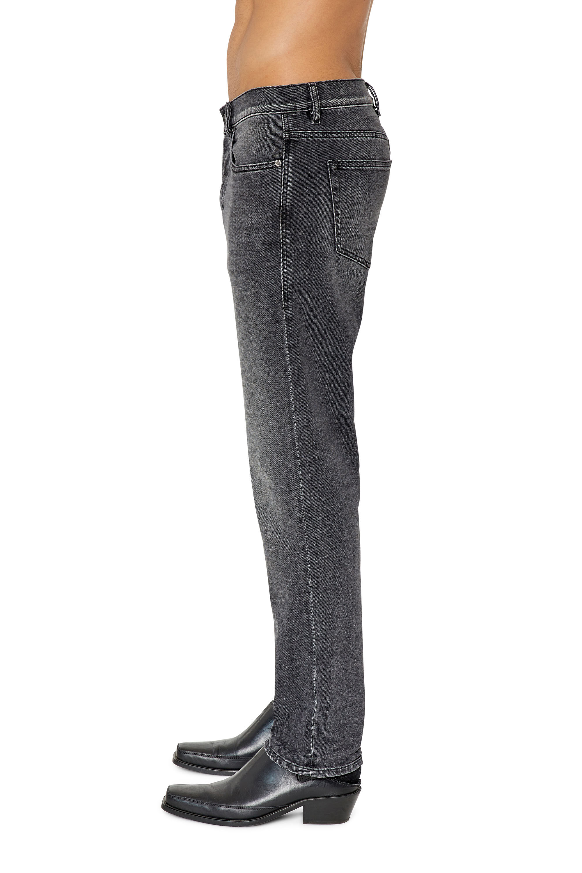 Diesel - 2020 D-Viker 09E94 Straight Jeans, Nero/Grigio scuro - Image 5