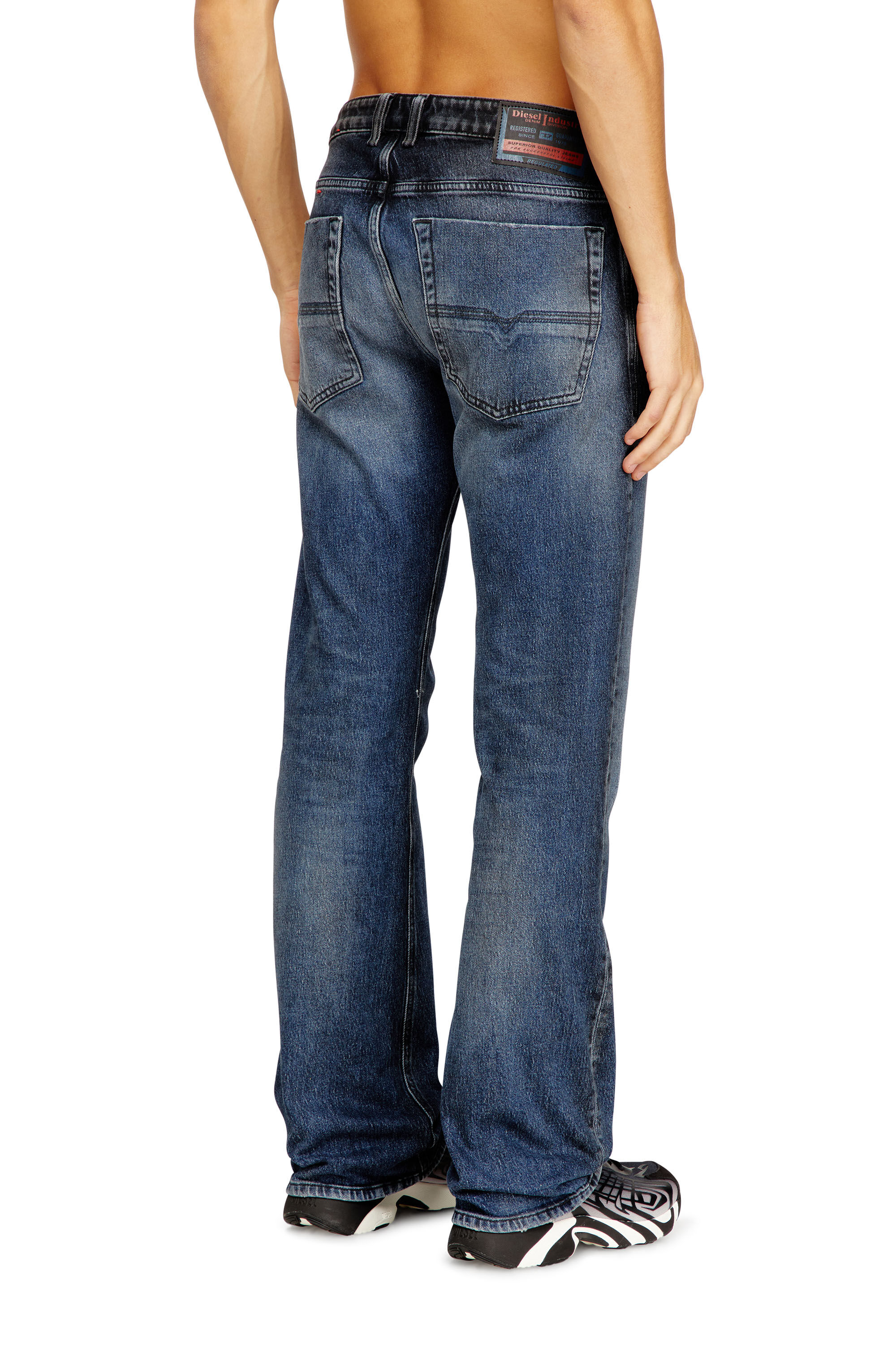 Diesel - Bootcut Jeans 2007 Zatiny 09N53 Uomo, Blu medio - Image 4