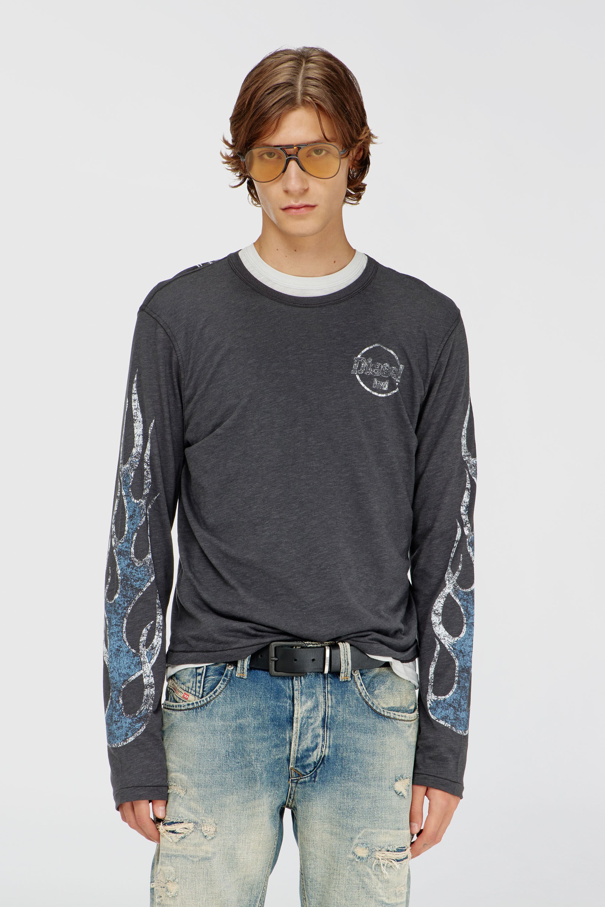 Diesel - T-NOTS-LS, T-shirt a manica lunga in jersey fiammata con stampa crack Uomo in Grigio - 2