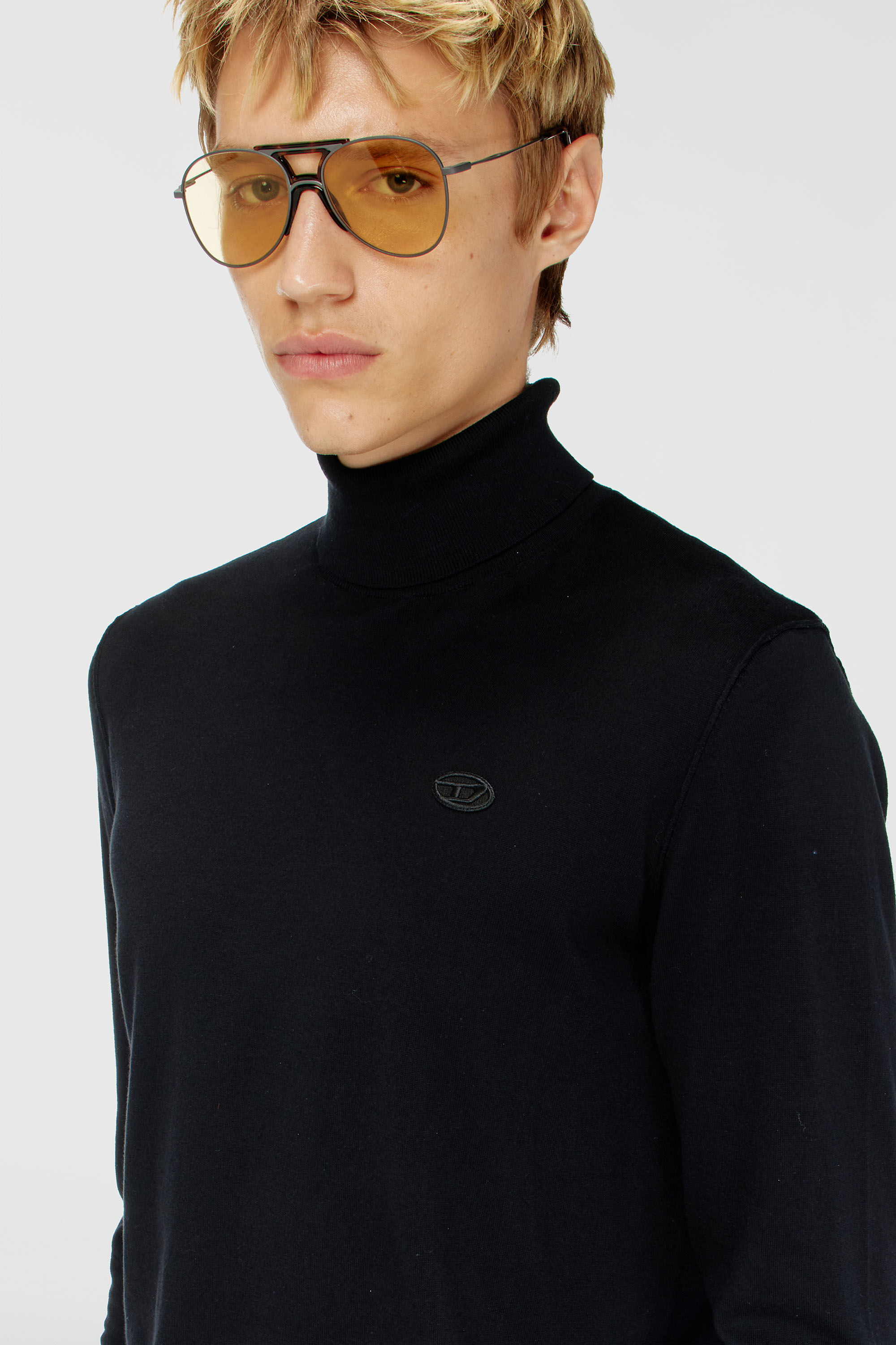 Diesel - K-FREEX-LUP-TAG-T92, Dolcevita in cotone con patch logo Oval D Uomo in Nero - 5