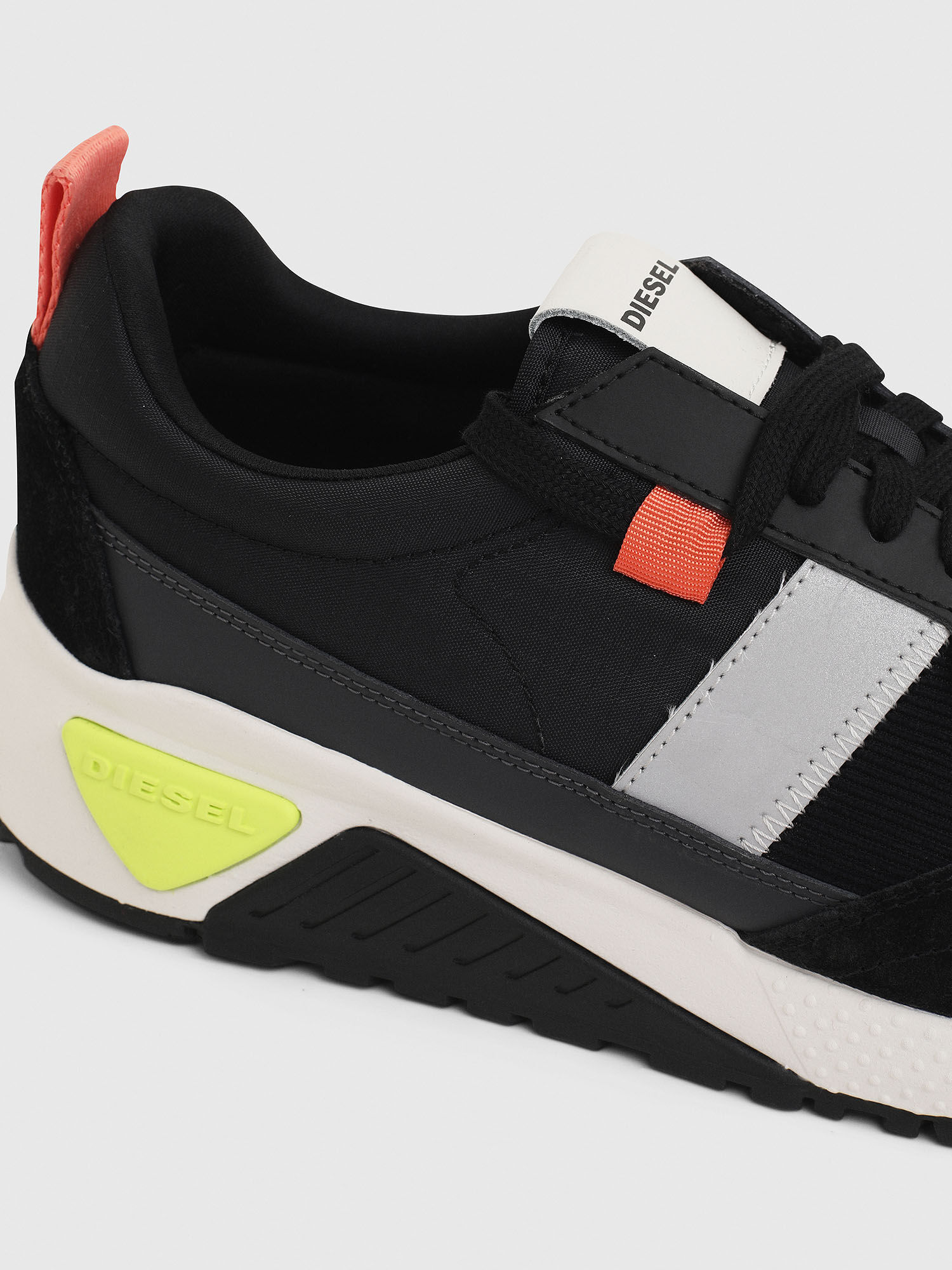 Diesel - S-KB LOW RUN, Sneaker in nylon ripstop e pelle scamosciata Uomo in Nero - 4