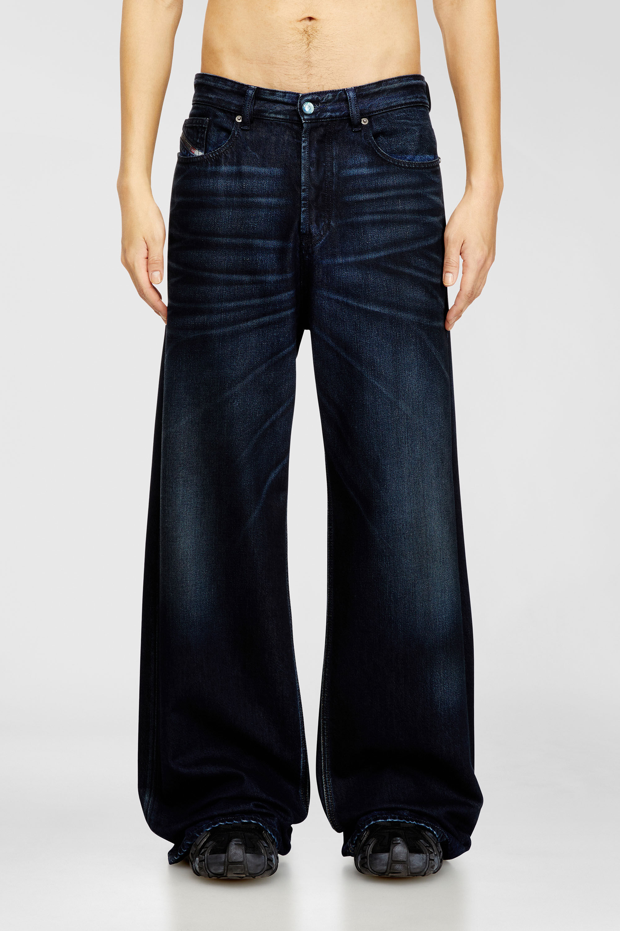 Diesel - Relaxed Jeans D-Rise 09N21 Uomo, Blu Scuro - Image 2