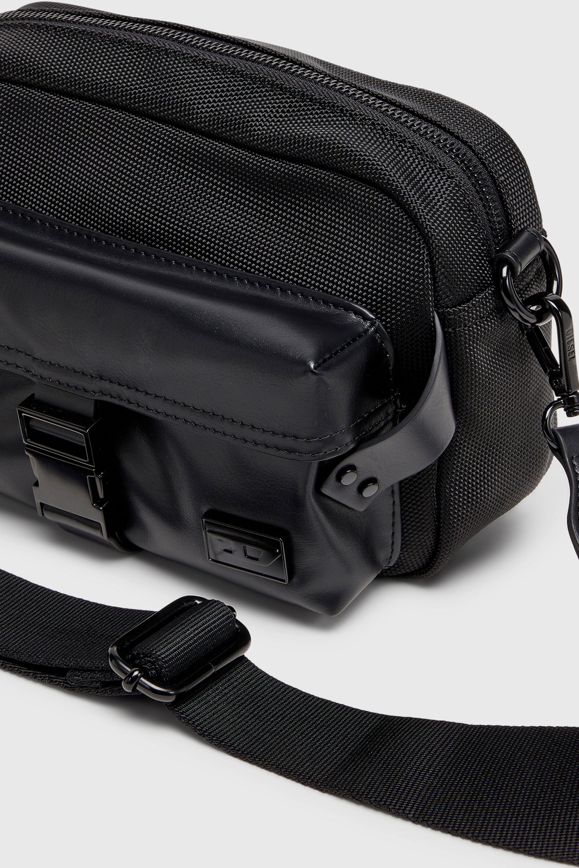 Diesel - MULTI-PKTS CAMERA BAG X, Multi-Pkts - Borsa a tracolla in nylon con tasca a patta Unisex in Nero - 5
