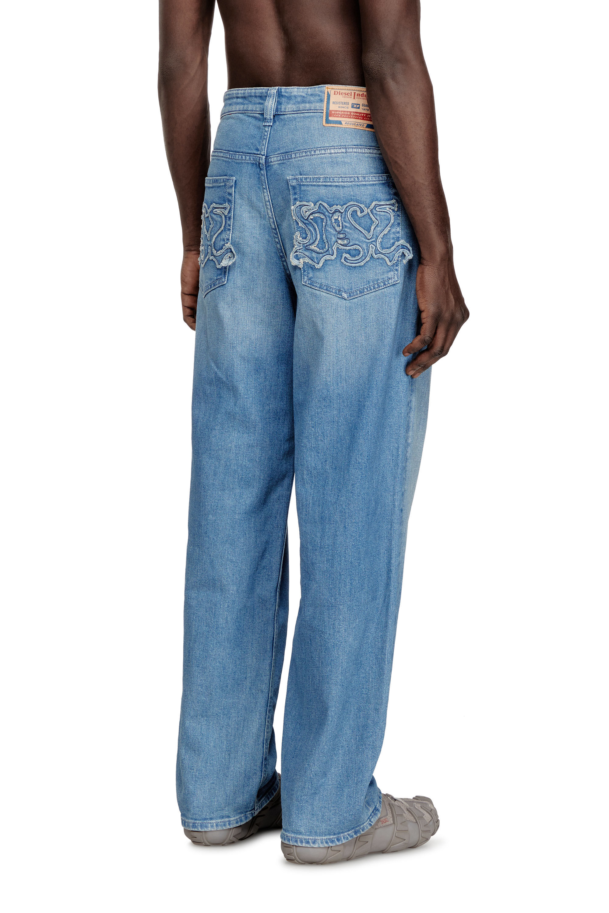 Diesel - Relaxed Jeans 2001 D-Macro 09Q18 Uomo, Blu Chiaro - Image 4