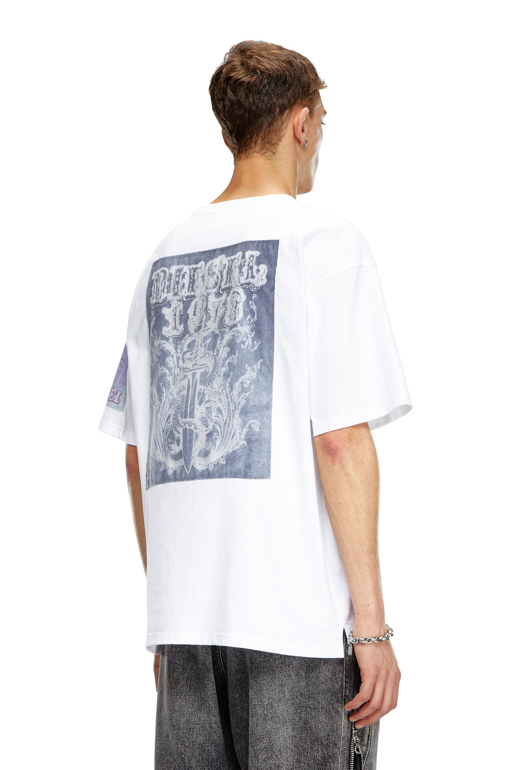 Diesel - T-BOXT-SLITS-Q10, Uomo T-shirt con patch stampate e sfrangiate in Bianco - Image 4