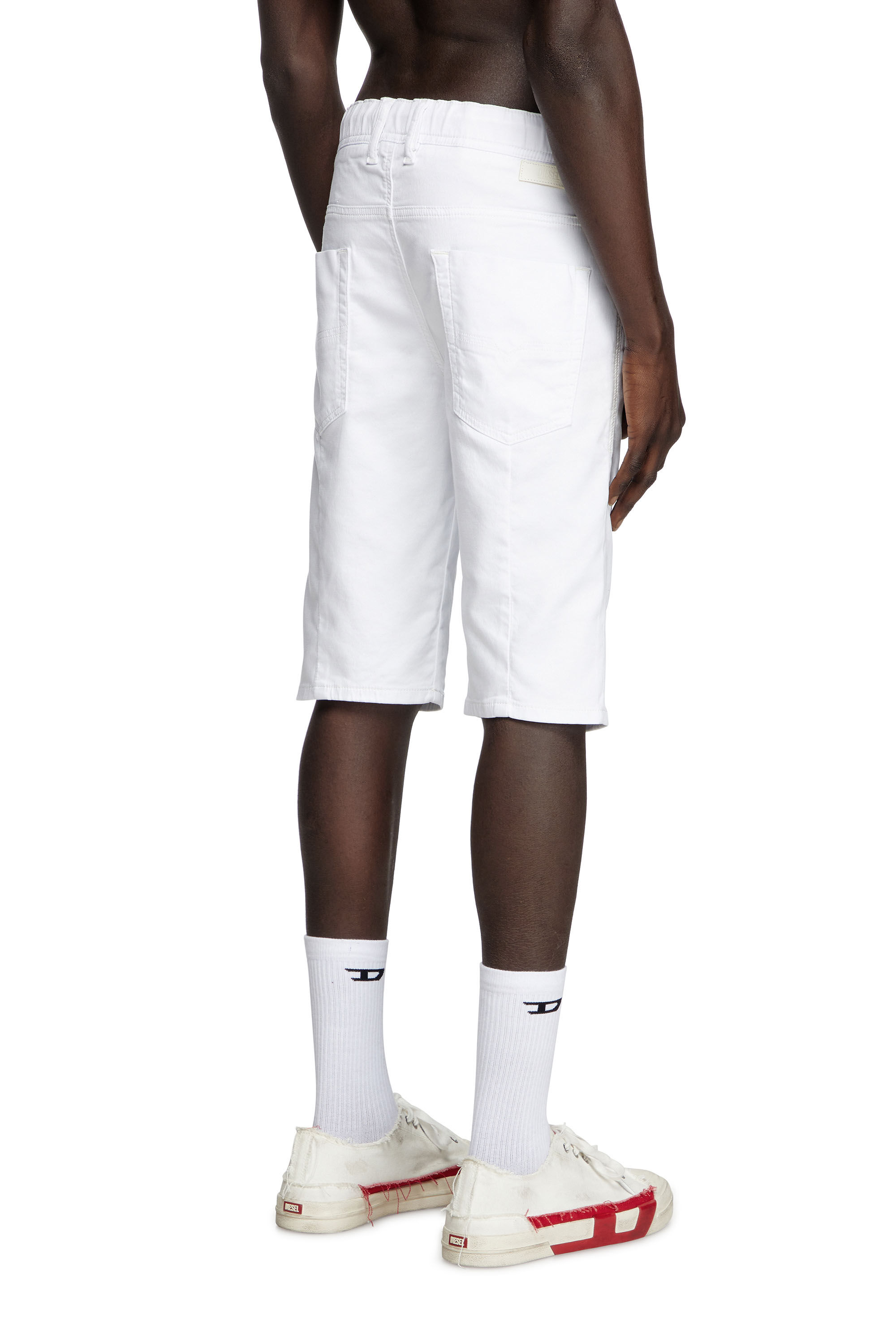 Diesel - D-KROOSHORT JOGGJEANS, Shorts slim fit in JoggJeans® a tinta unita Uomo in Bianco - 4