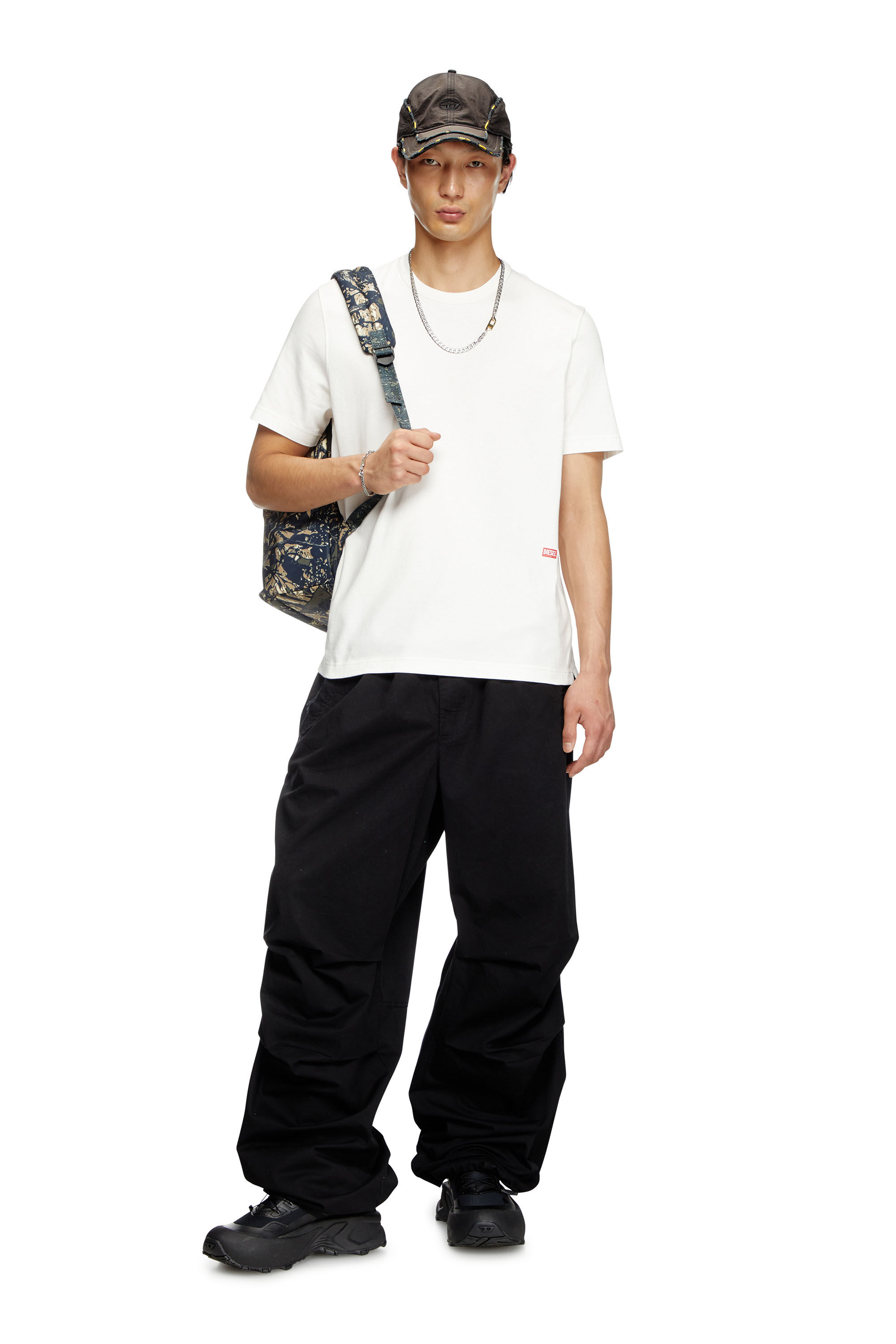Diesel - T-ADJUST-SLITS-R13, T-shirt con stampa runway Uomo in Bianco - 1