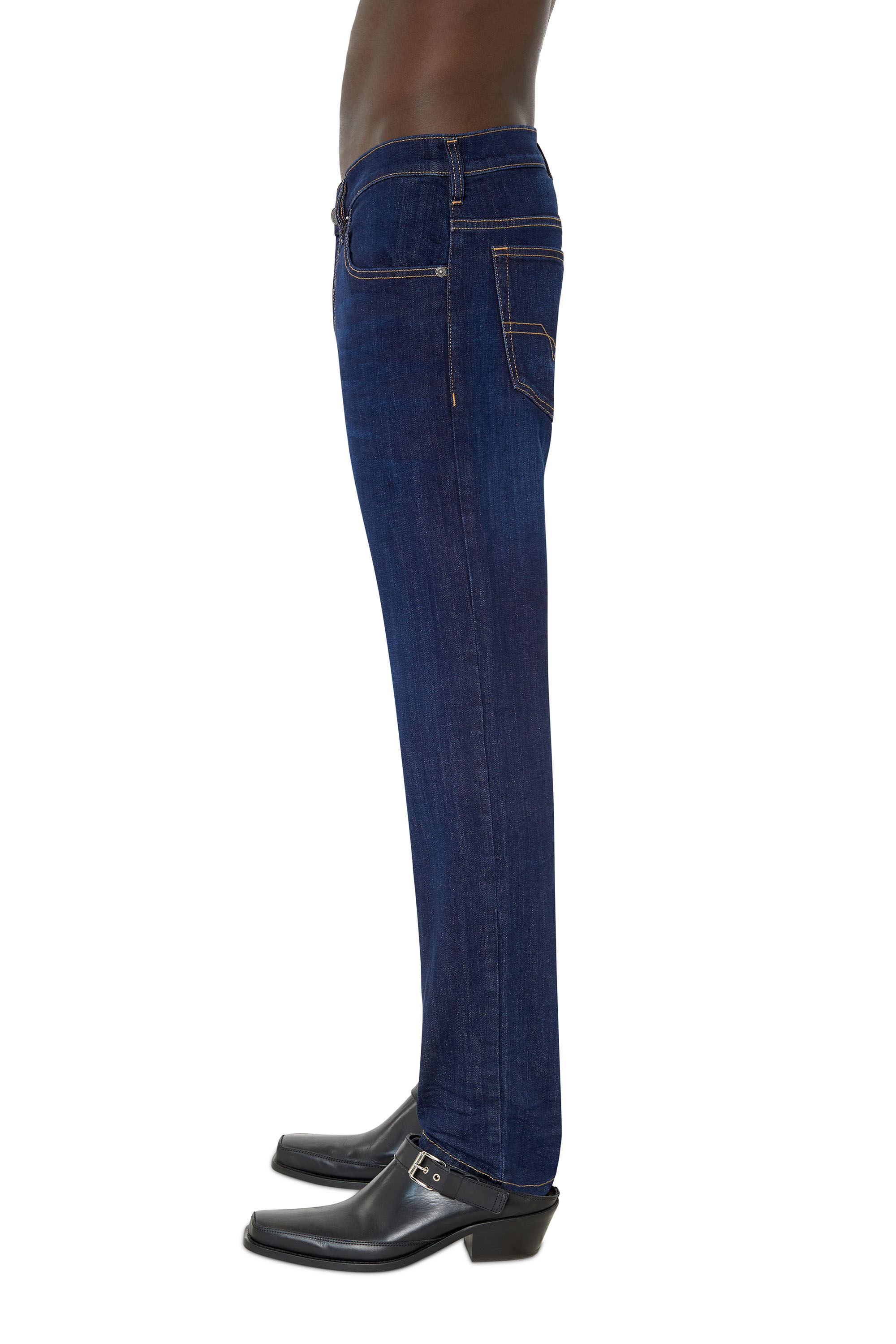 Diesel - D-Yennox 0IHAQ Tapered Jeans, Blu Scuro - Image 5