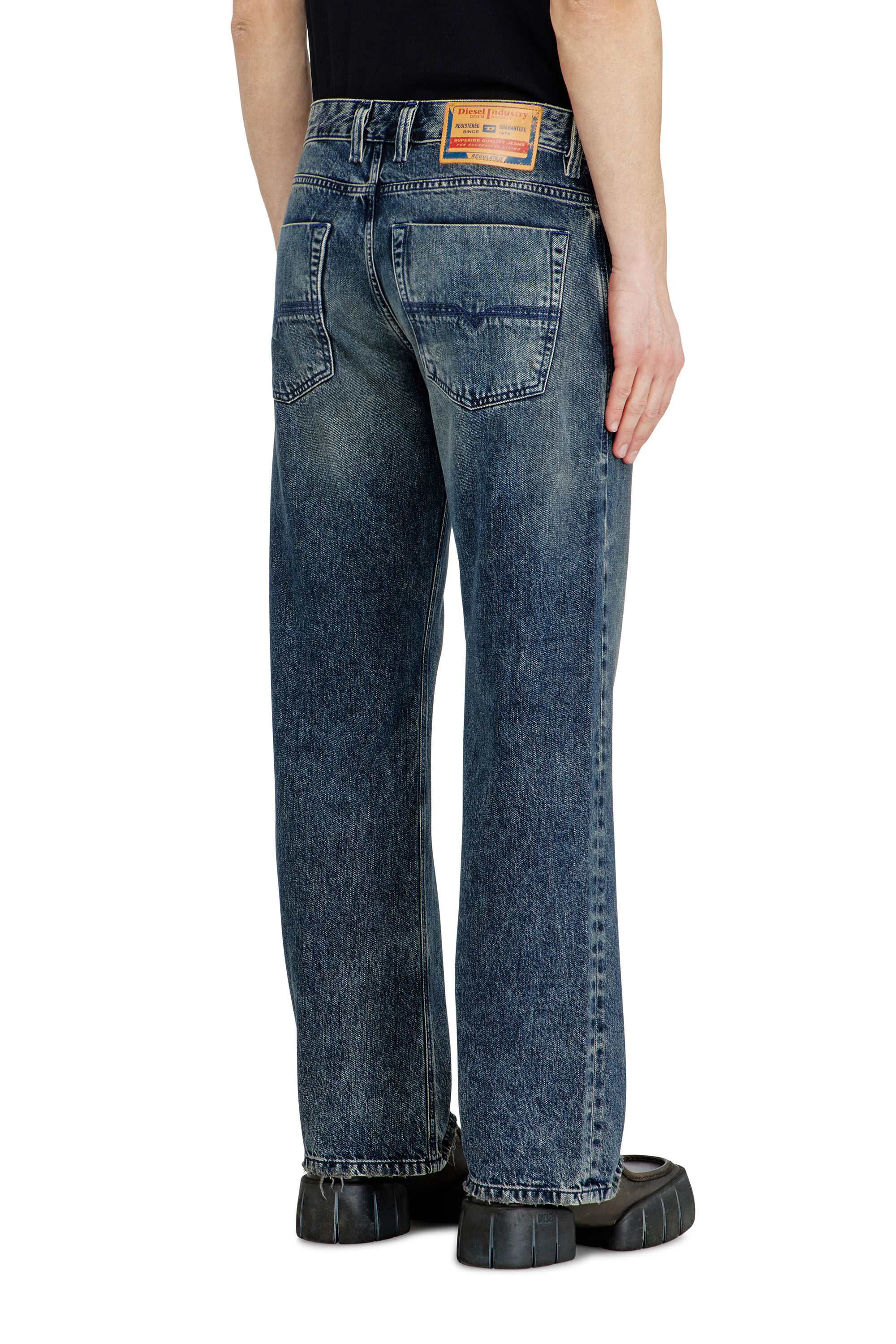 Diesel - Relaxed Jeans 1980 D-Eeper 09N68 Uomo, Blu Scuro - Image 5