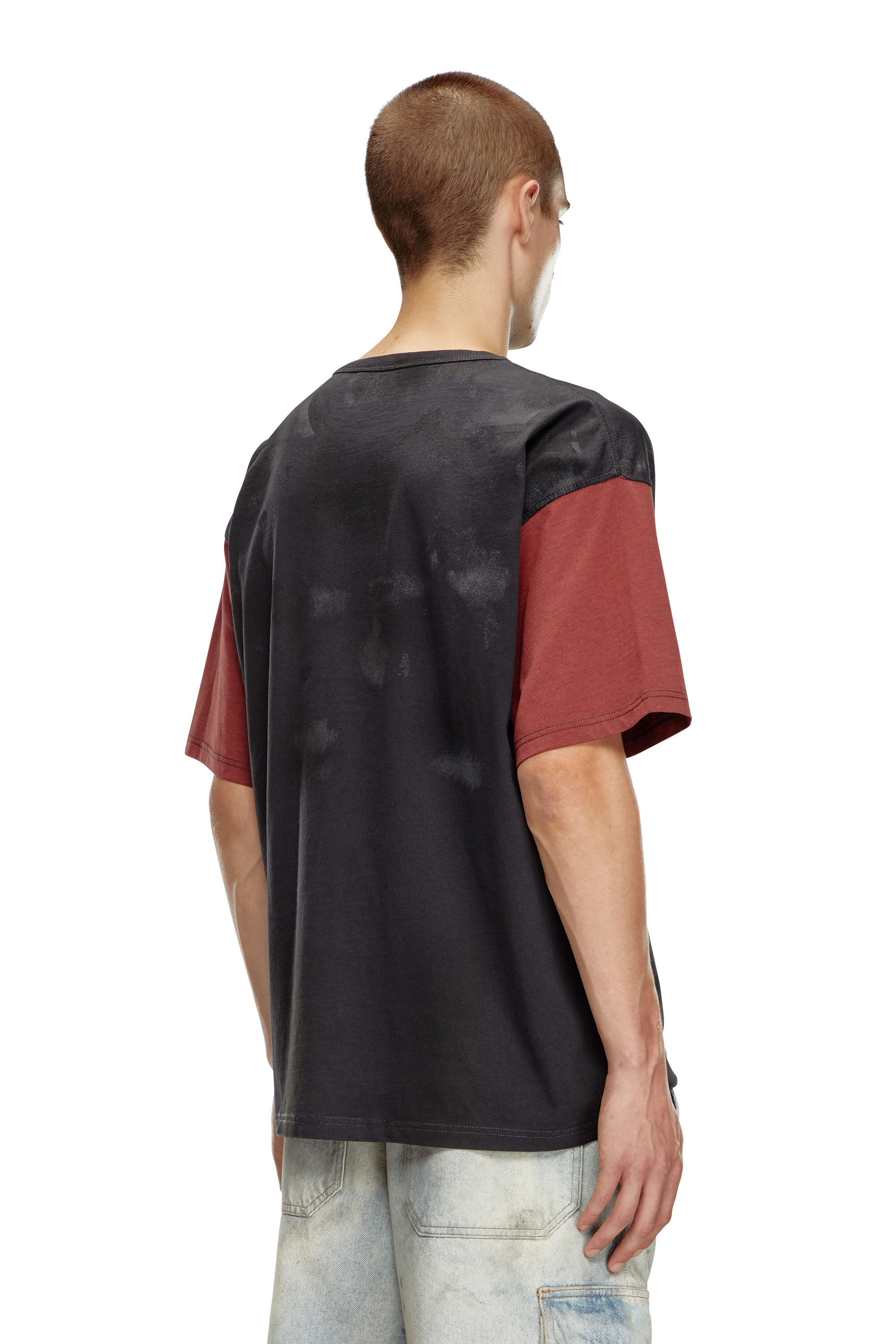 Maglietta dei q4 on sale