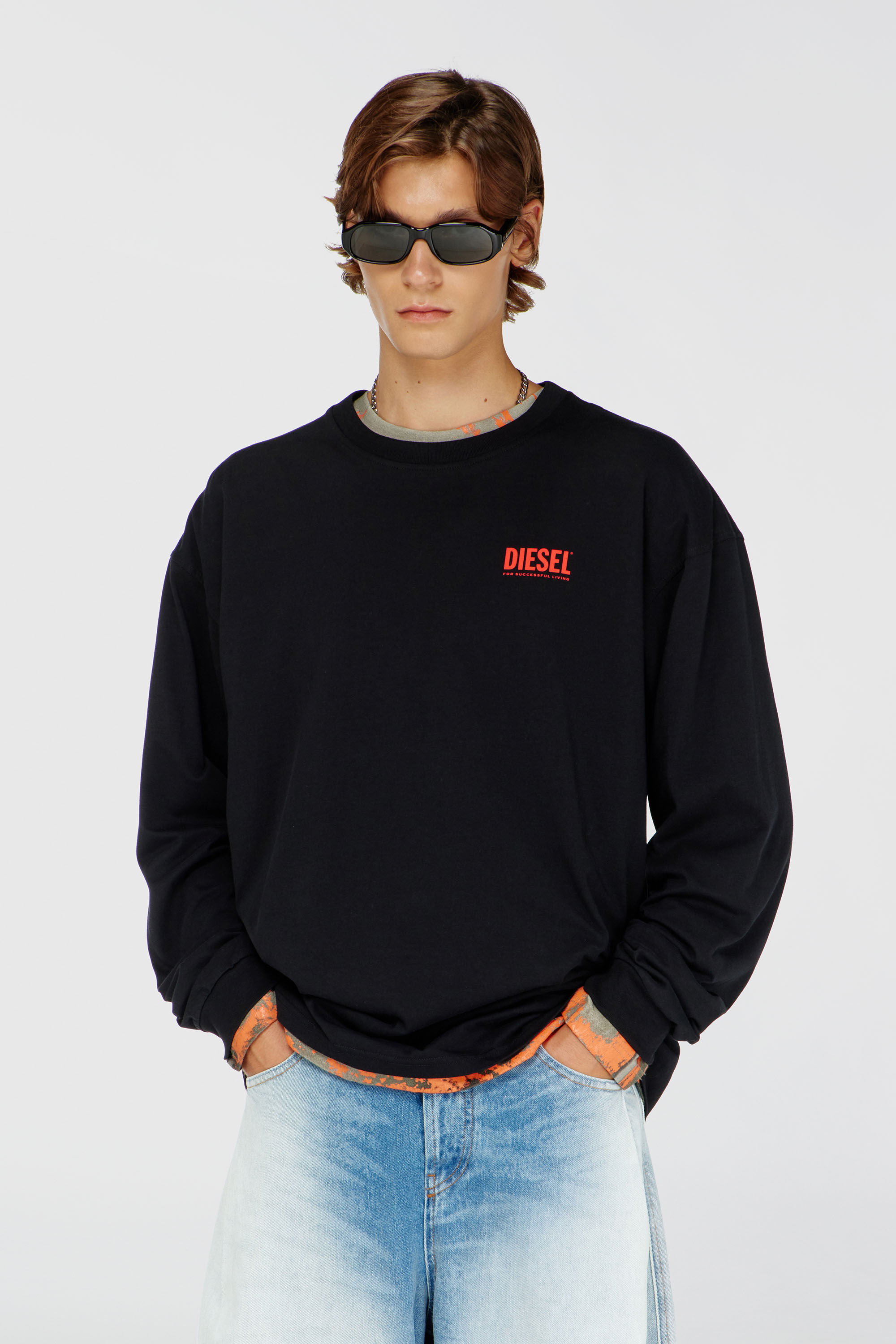 Diesel - T-BOXT-LS-BISK, T-shirt a maniche lunghe relaxed con logo Biscotto Uomo in Nero - 3