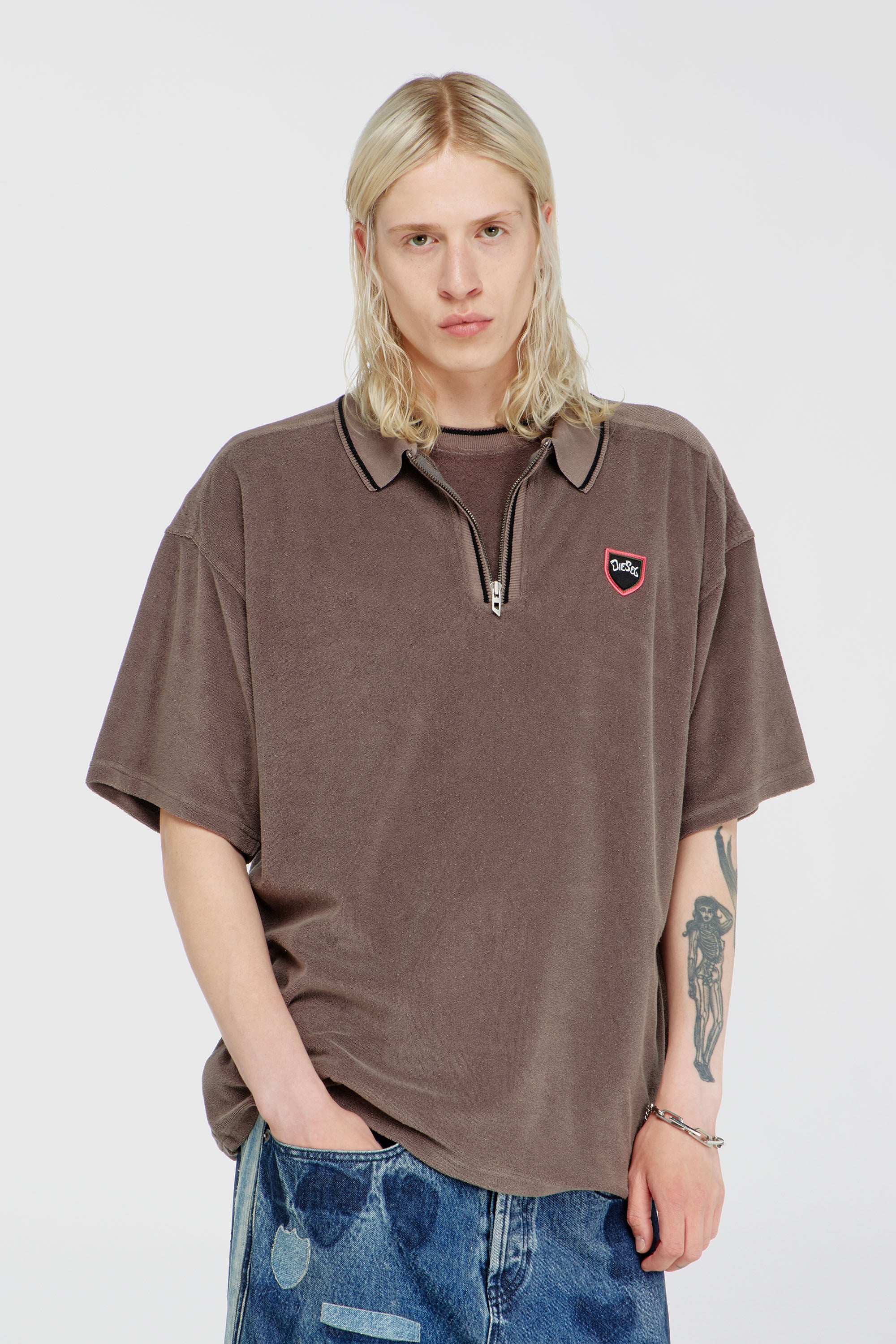 Diesel - T-SPONGY-ZIP, Polo in chenille con patch shield Uomo in Marrone - 3