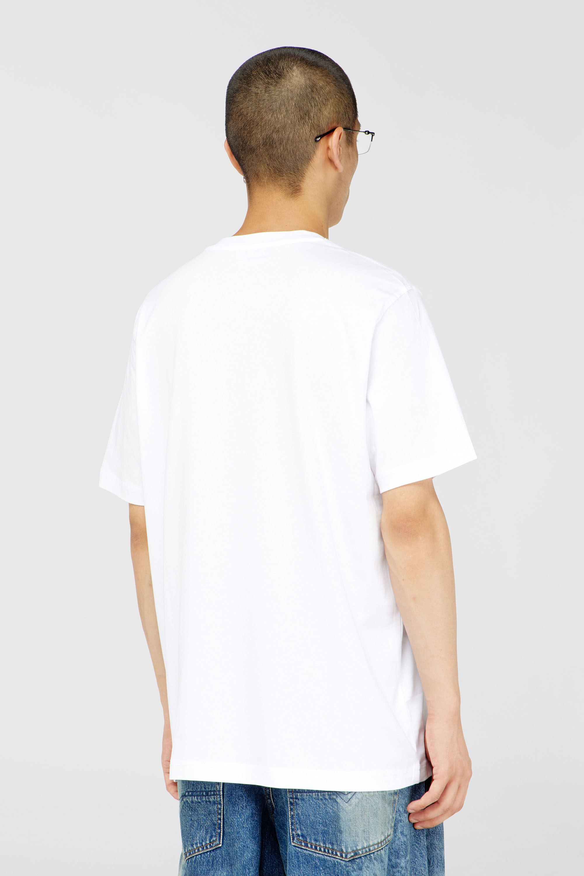 Diesel - T-ADJUST-Q7, T-shirt con logo Diesel sfumato Uomo in Bianco - 4