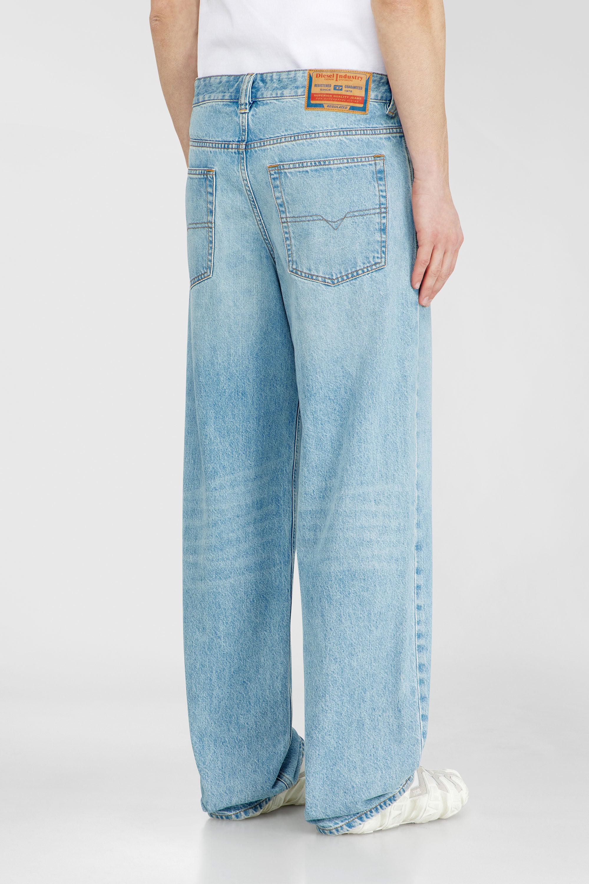 Diesel - Relaxed Jeans 2001 D-Macro 09I29 Uomo, Blu Chiaro - Image 5