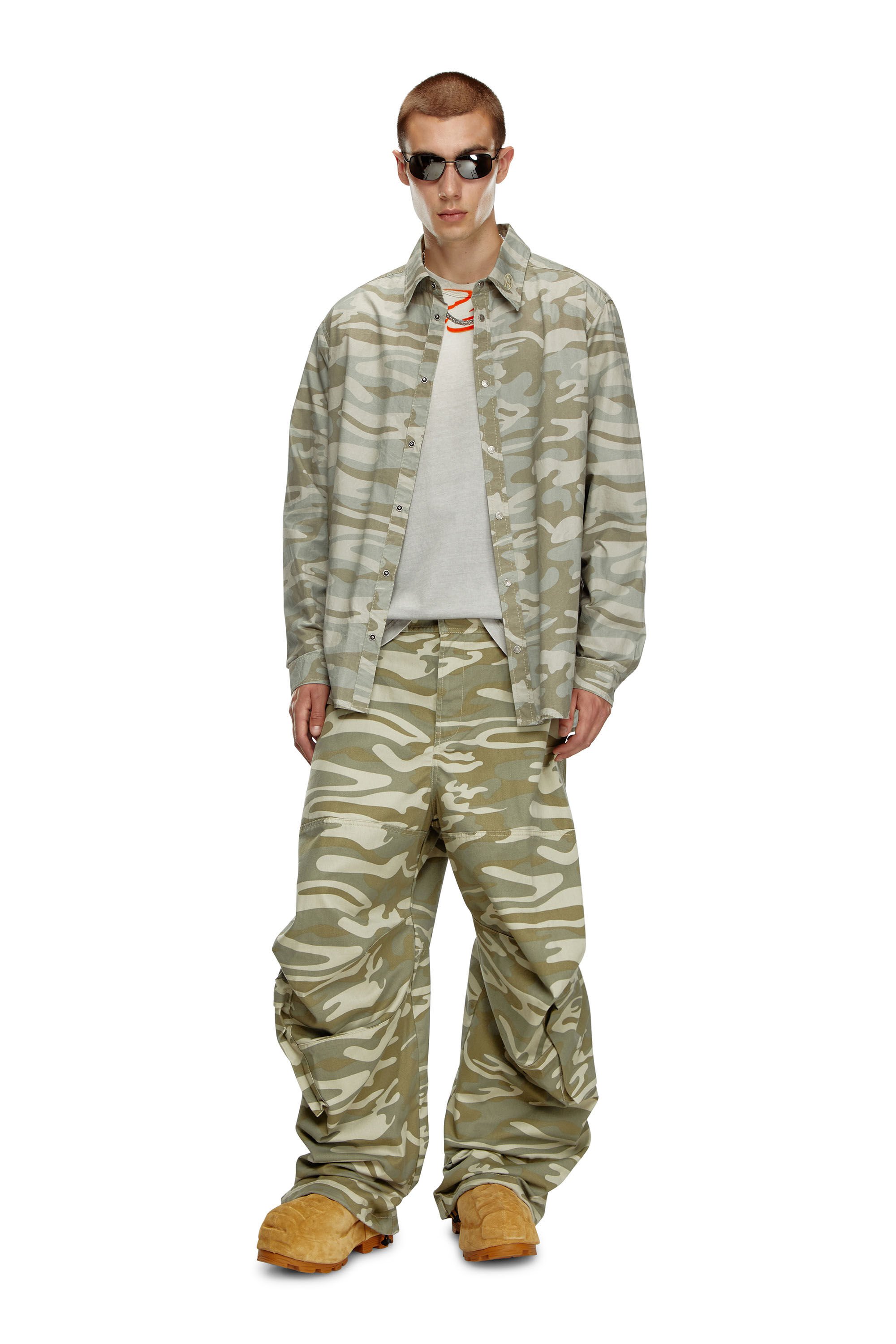 Diesel - P-ARNE-B, Uomo Pantaloni con tasche stampa camouflage in Verde - Image 1