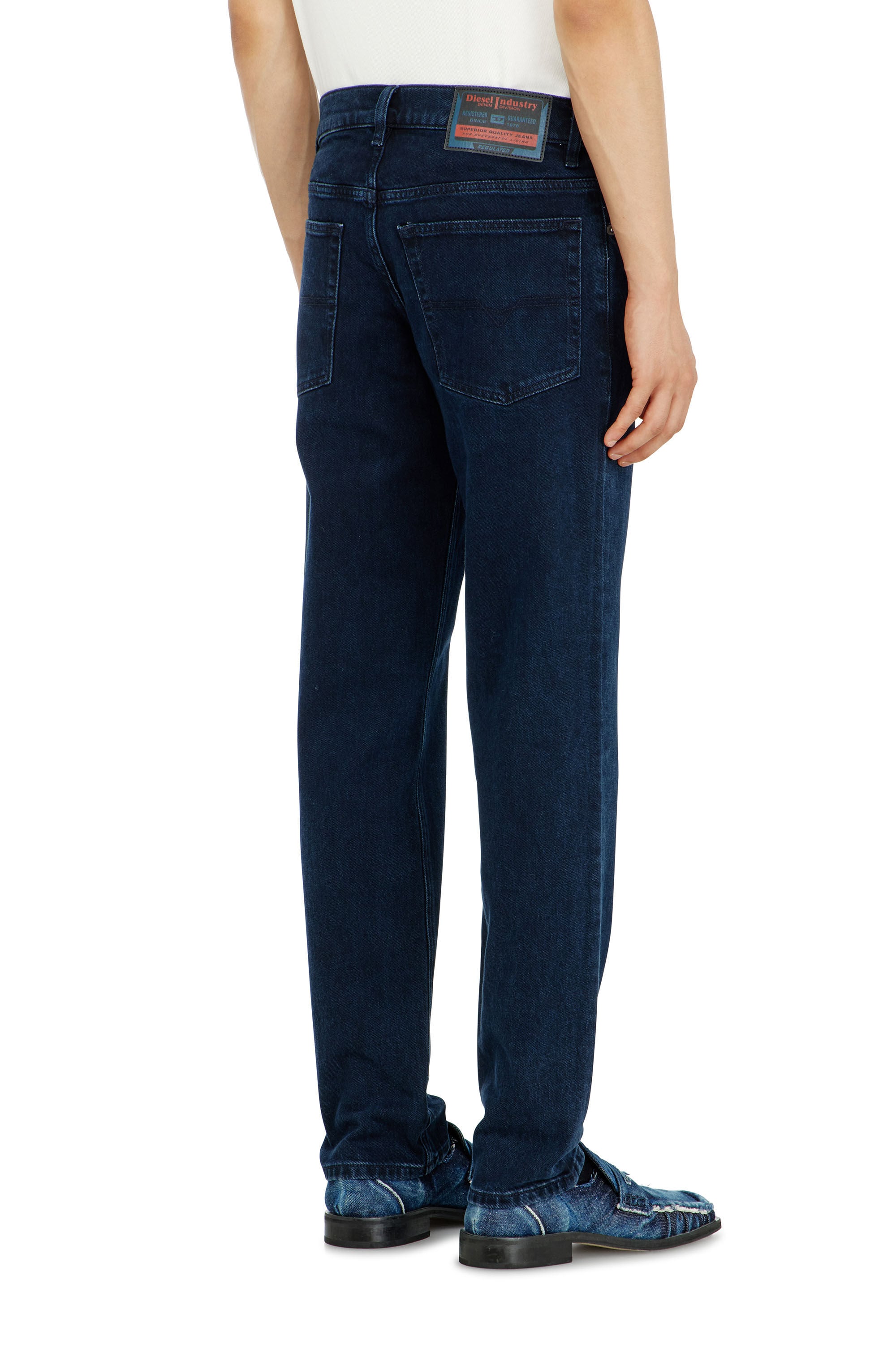 Diesel - Regular Jeans 2023 D-Finitive 0KBBJ Uomo, Blu Scuro - Image 5