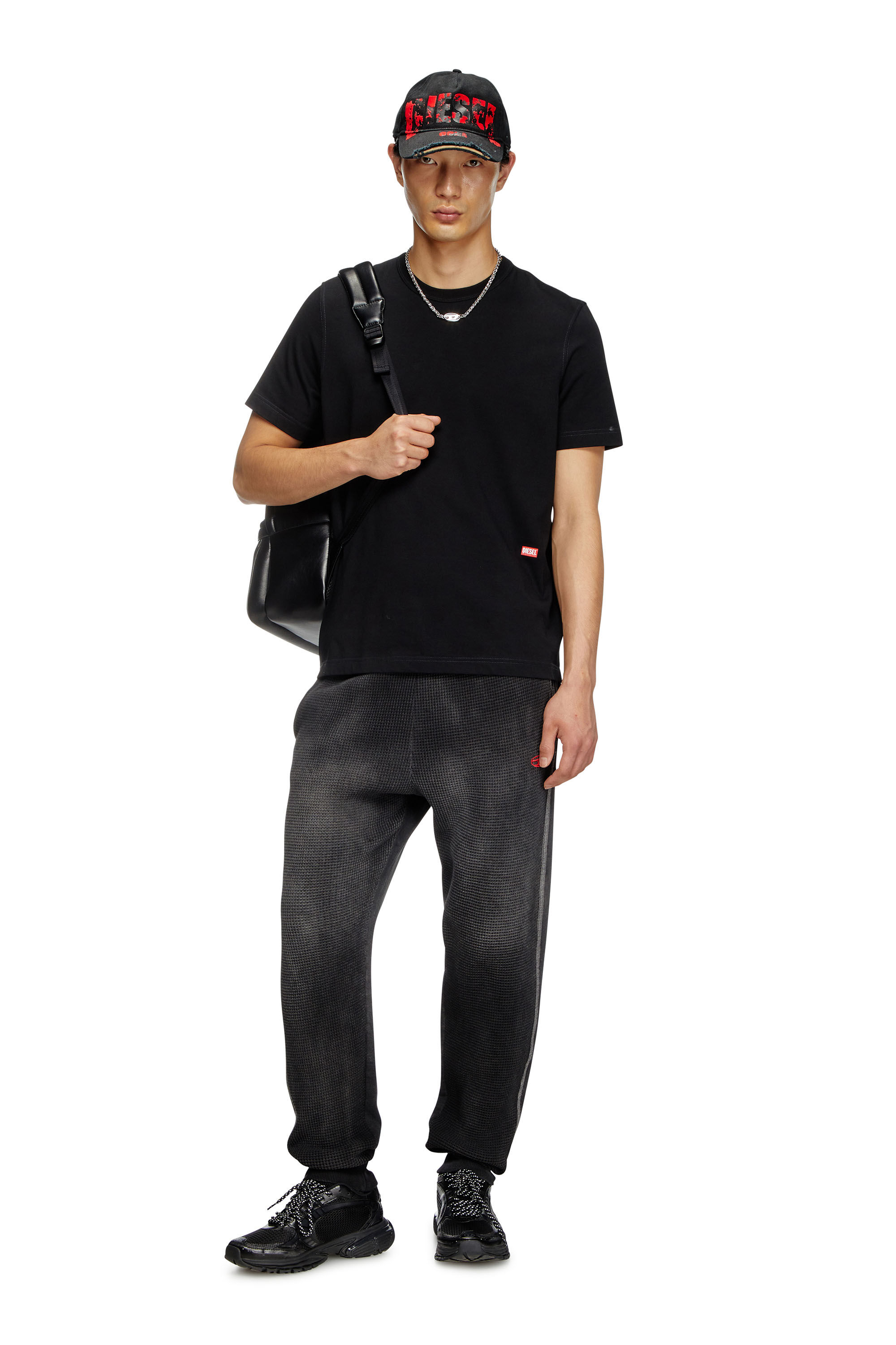 Diesel - T-ADJUST-SLITS-R13, T-shirt con stampa runway Uomo in Nero - 1