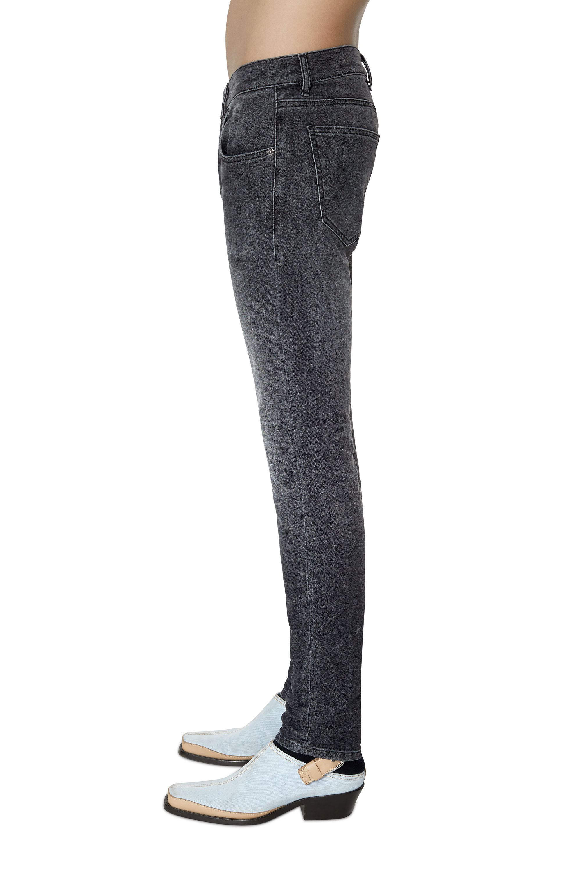 Diesel - D-Strukt JoggJeans® 09D52 Slim, Nero/Grigio scuro - Image 5