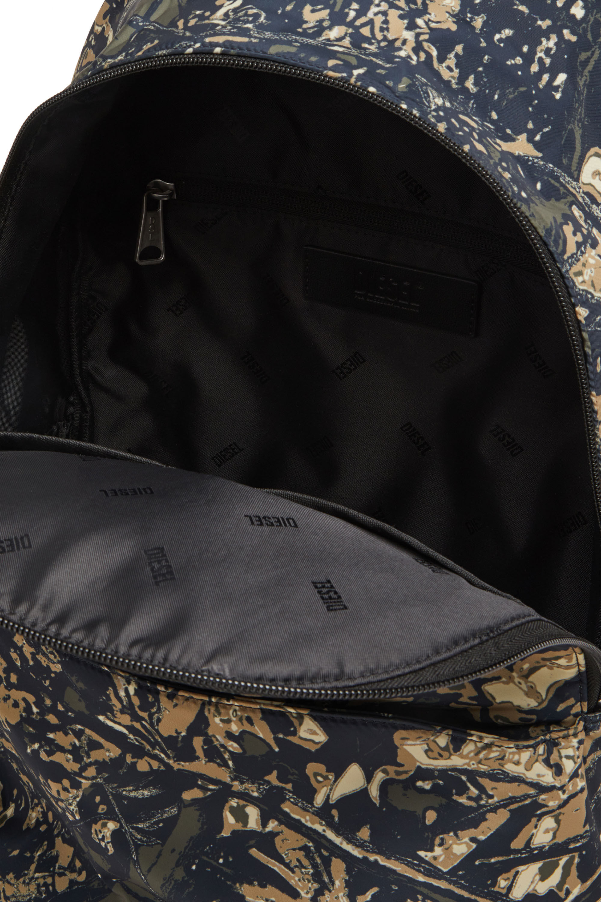 Diesel - D-PACK BACKPACK X, D-Pack-Zaino in tessuto stampa camouflage Uomo in Verde - 2