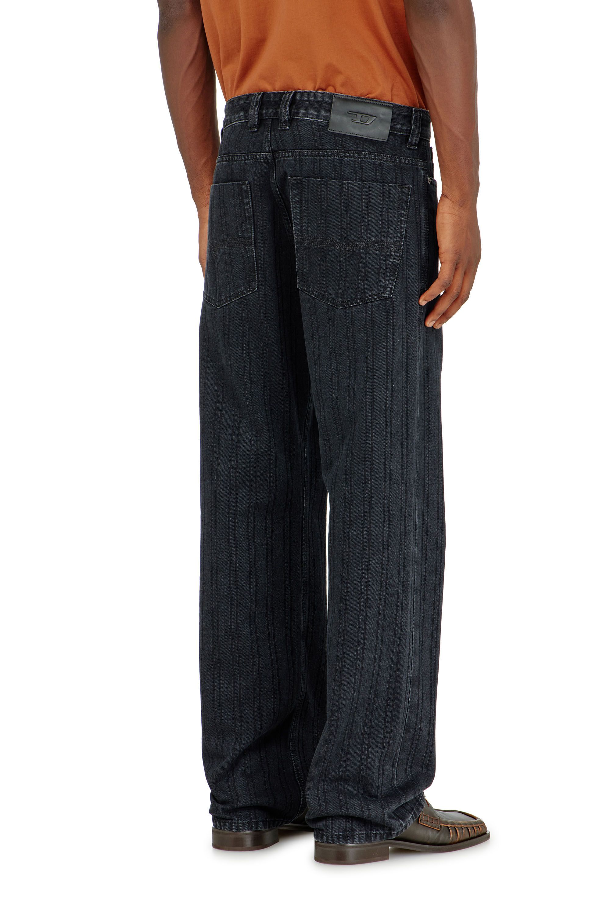 Diesel - Relaxed Jeans 1980 D-Eeper 09Q12 Uomo, Nero/Grigio scuro - Image 5
