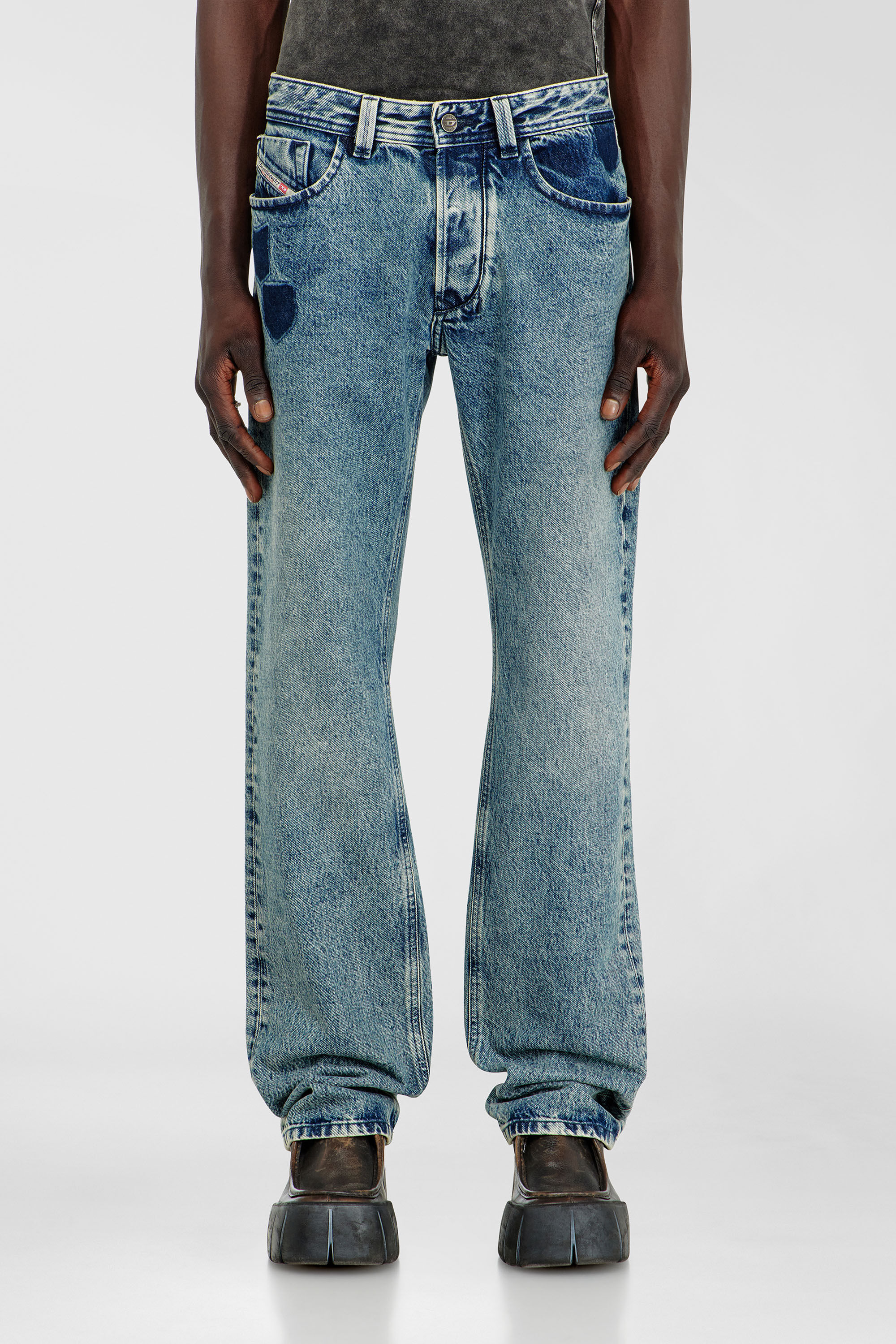 Diesel - Regular Jeans 1985 Larkee 0IFBV Uomo, Blu medio - Image 4