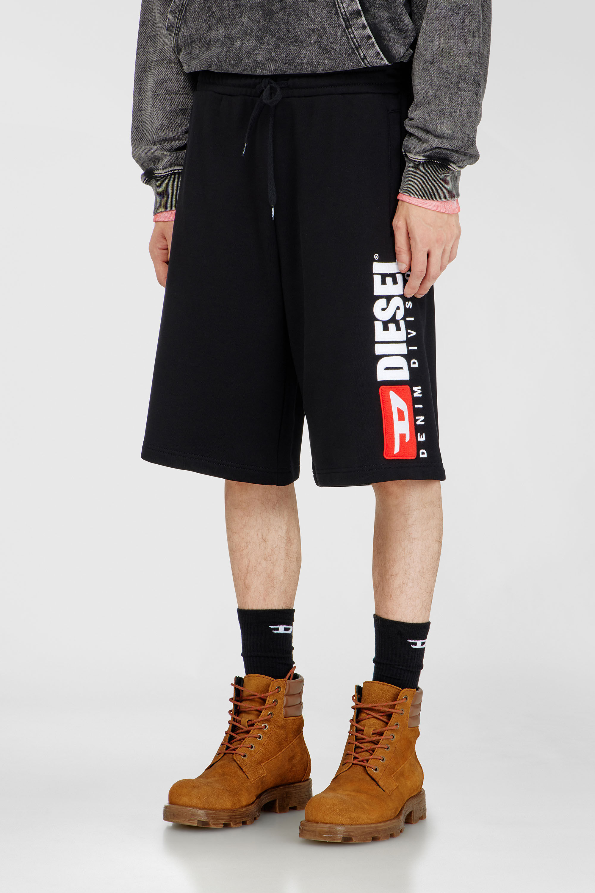 Diesel - P-CROW-DIV, Shorts in pile con maxi patch logo Uomo in Nero - 3