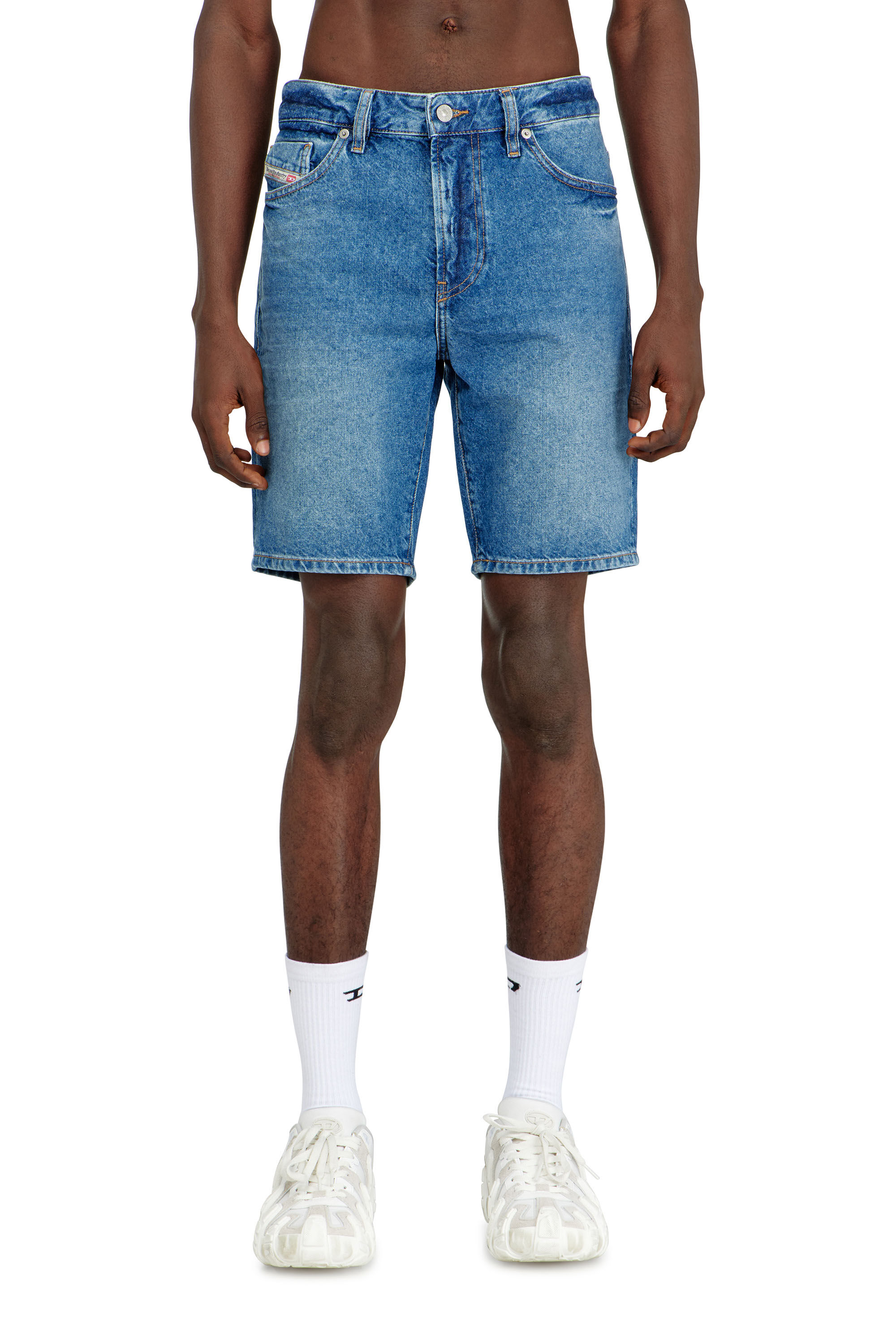Diesel - D-FIN, Shorts slim in denim lavaggio pulito Uomo in Blu - 3
