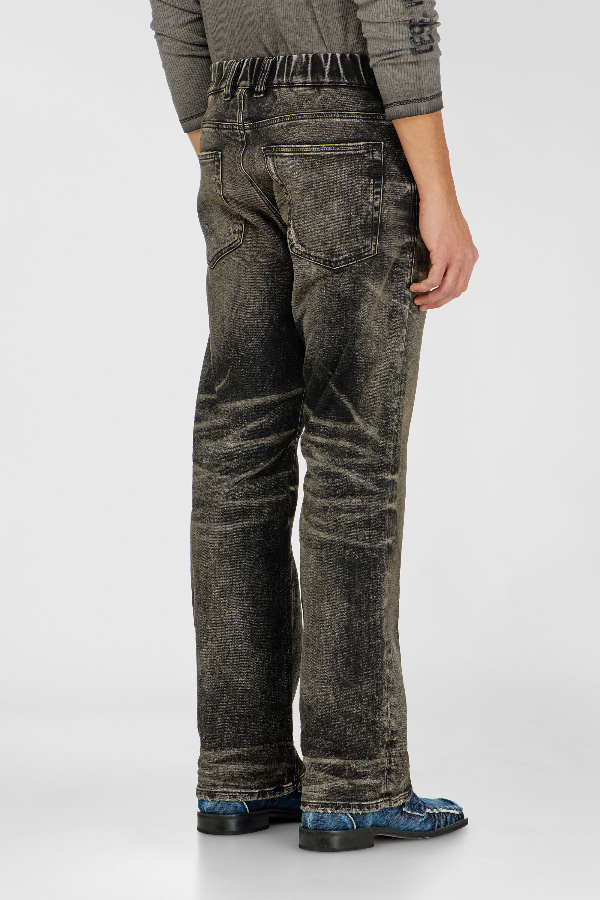 Diesel - Relaxed 2080 D-Reel Joggjeans&reg; 09R21 Uomo, Nero/Grigio scuro - Image 3