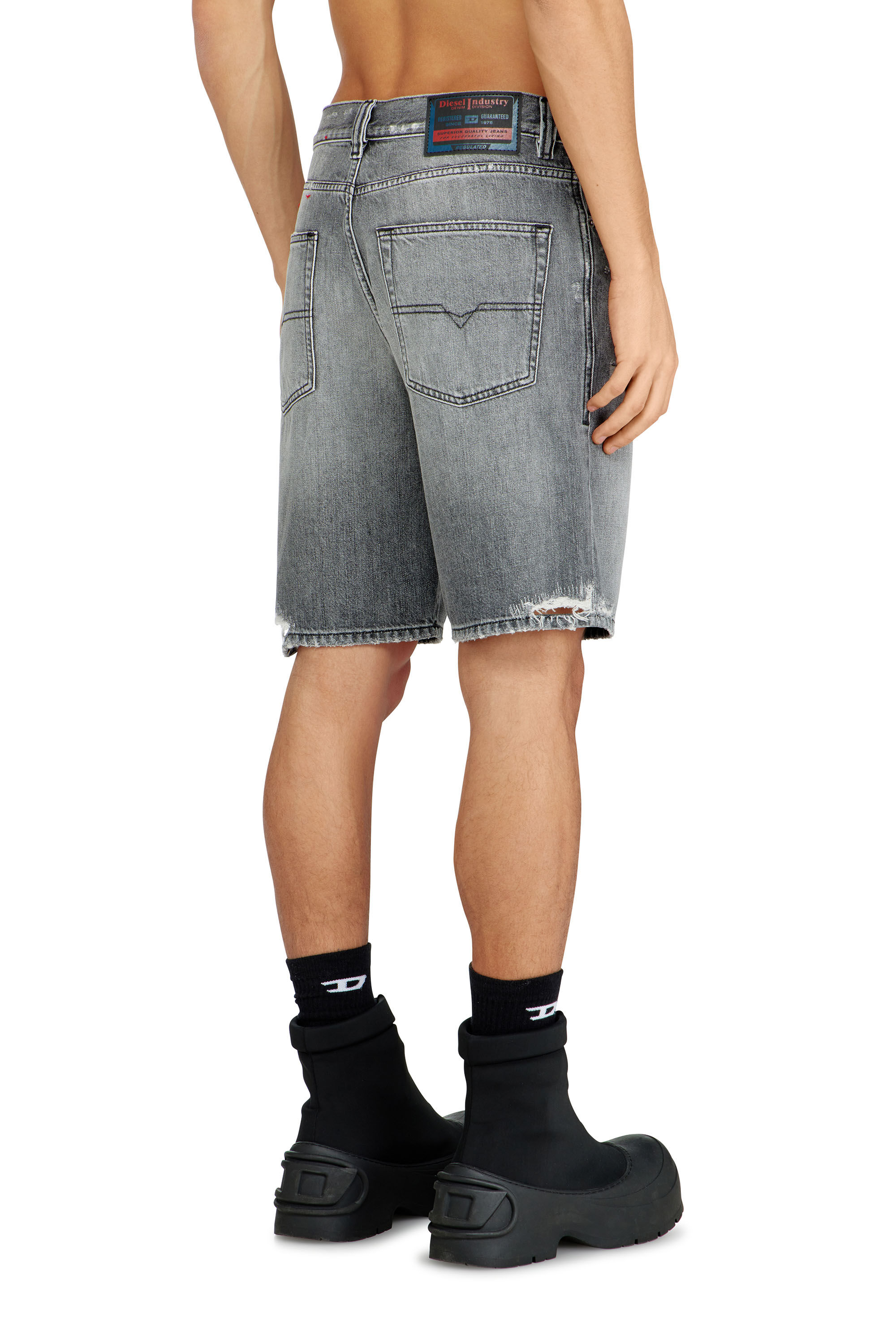 Diesel - REGULAR-SHORT, Shorts in denim con orli sfrangiati Uomo in Grigio - 4