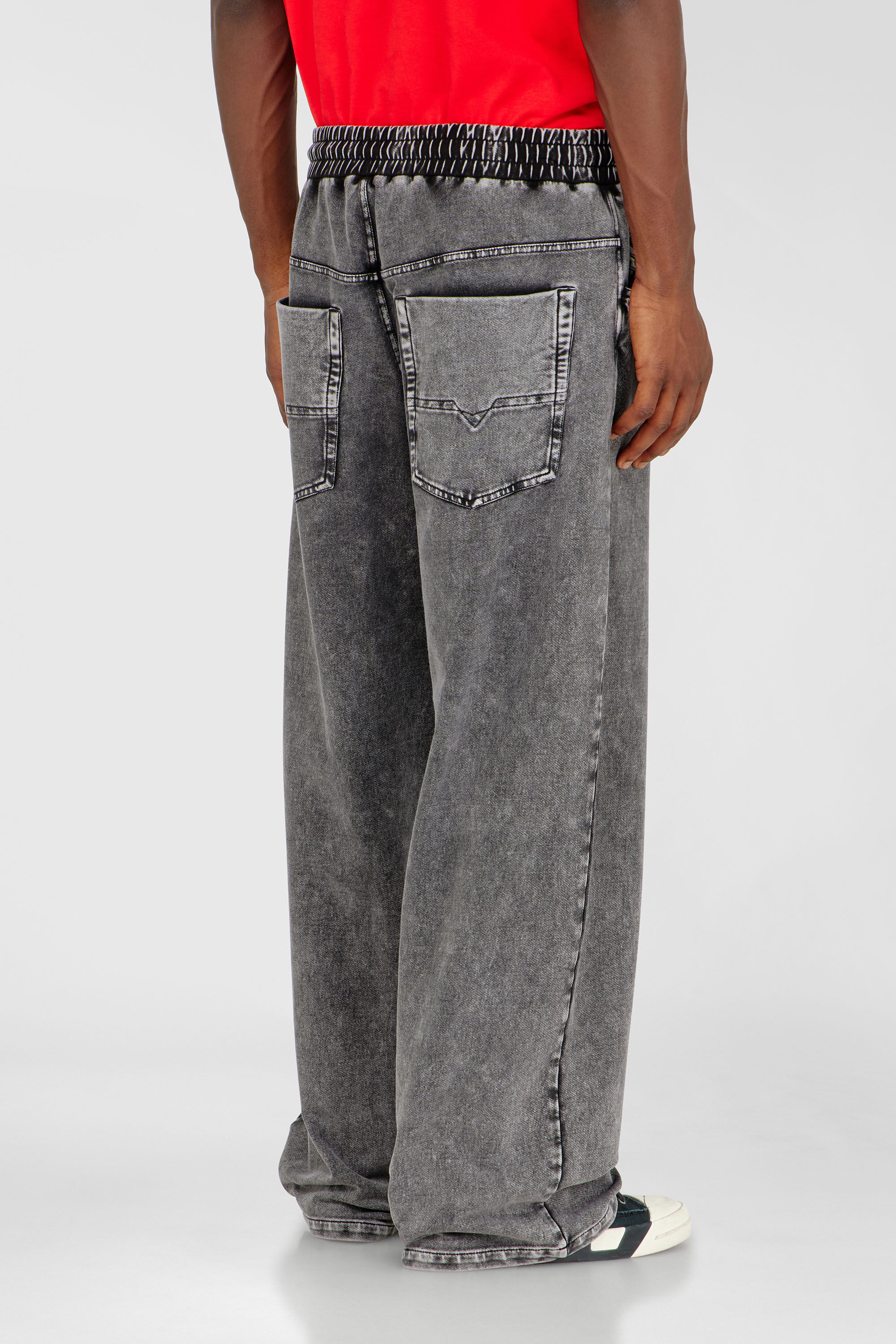 Diesel - P-STUK, Pantaloni da tuta effetto denim Uomo in Grigio - 4