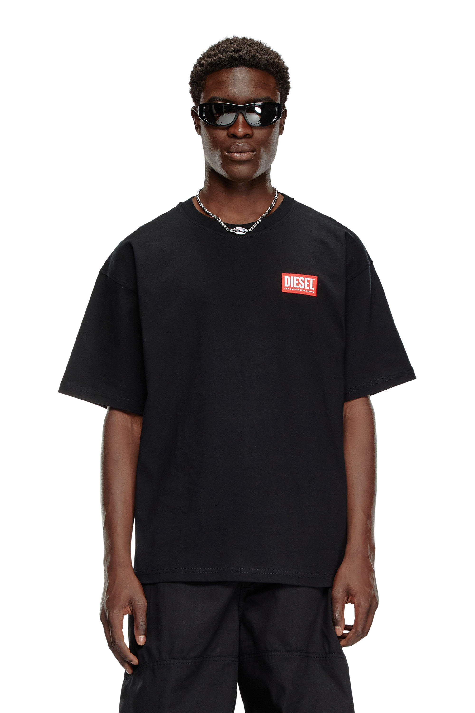 Diesel - T-BOXT-LAB, T-shirt con patch logo jacquard Uomo in Nero - 3
