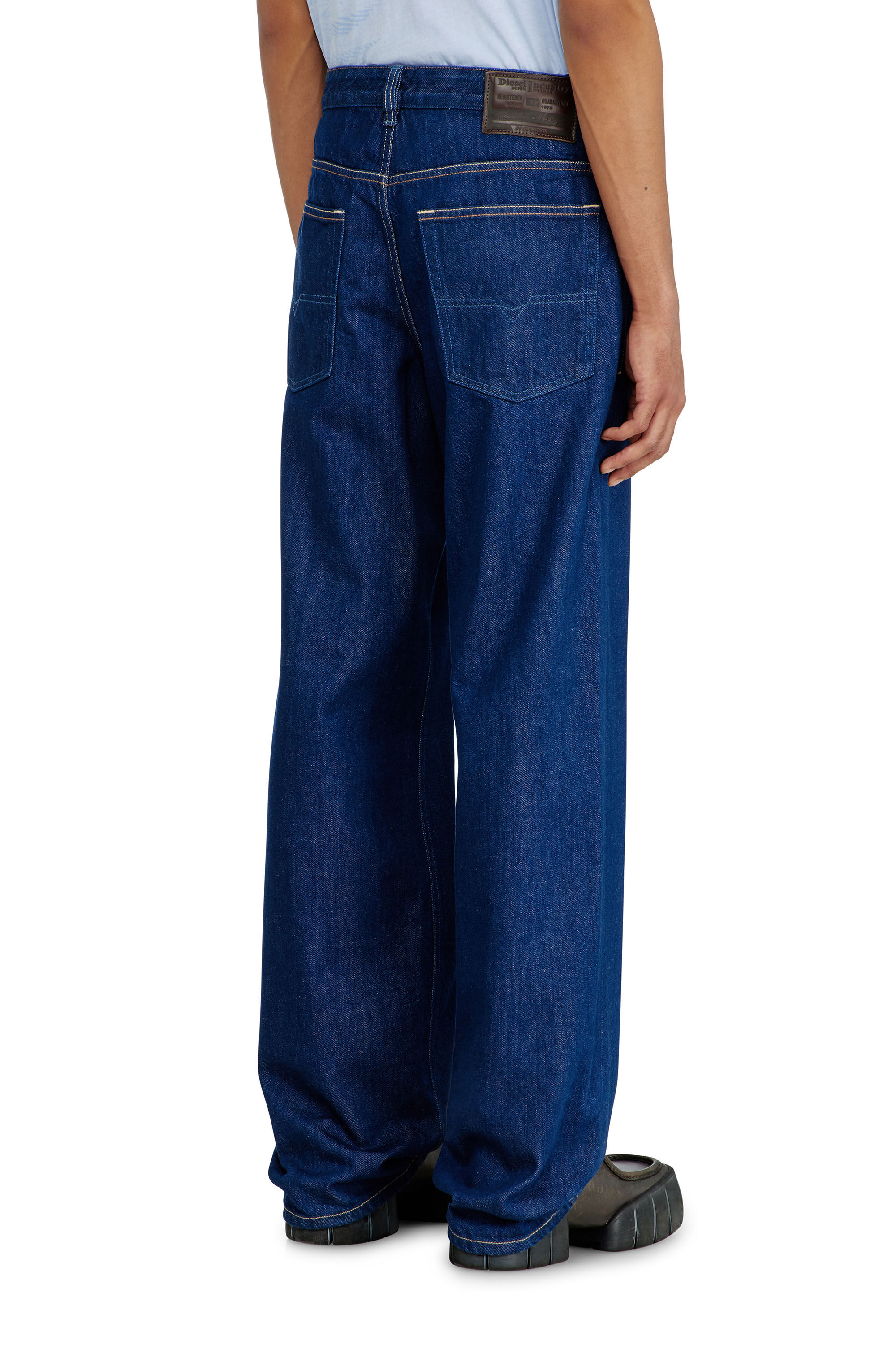 Diesel - Relaxed Jeans 2001 D-Macro 09Q09 Uomo, Blu Scuro - Image 5