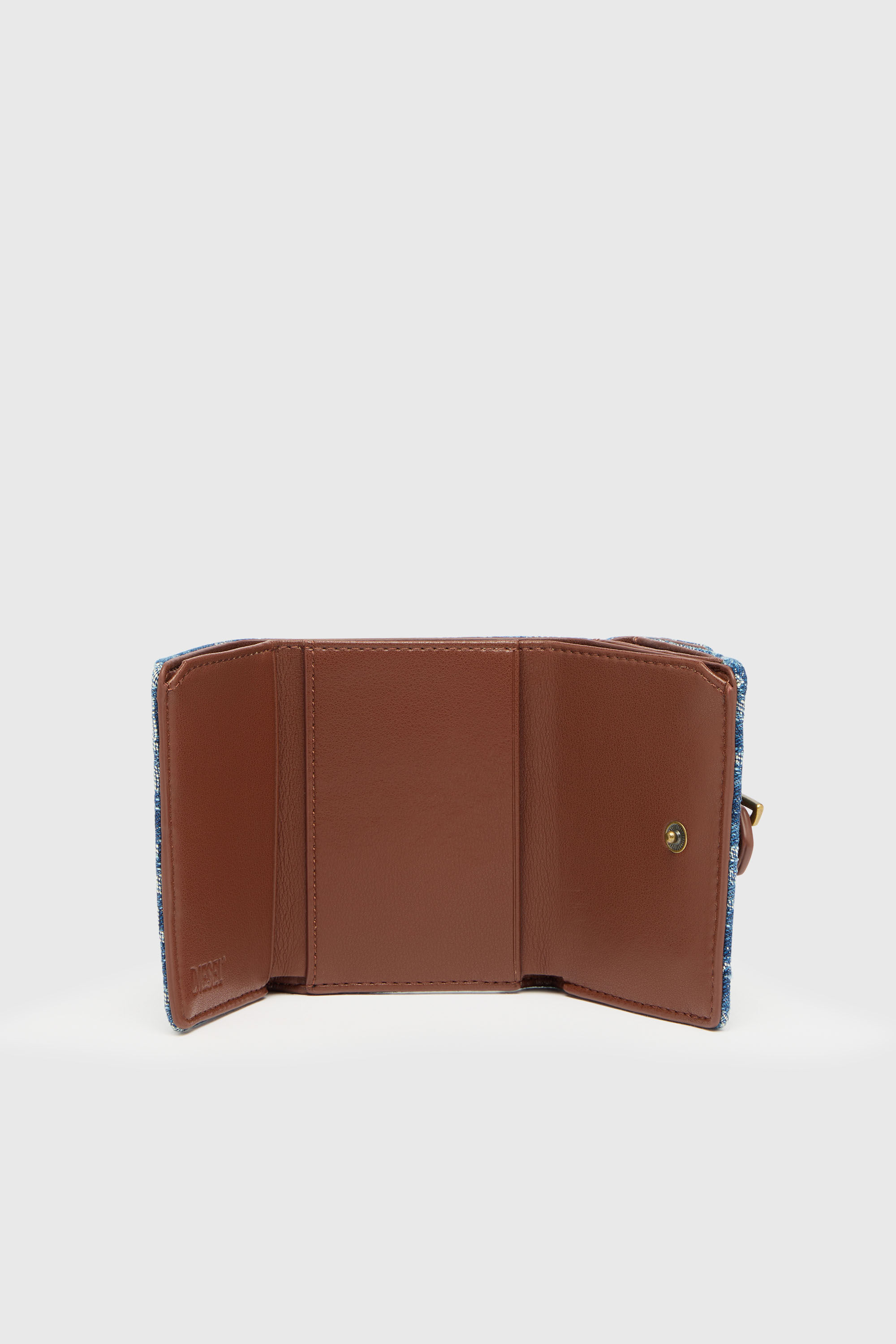Diesel - D-LINE TRI FOLD COIN XS II, Portafoglio tri-fold in denim monogram con dettaglio cintura Donna in Blu - 3