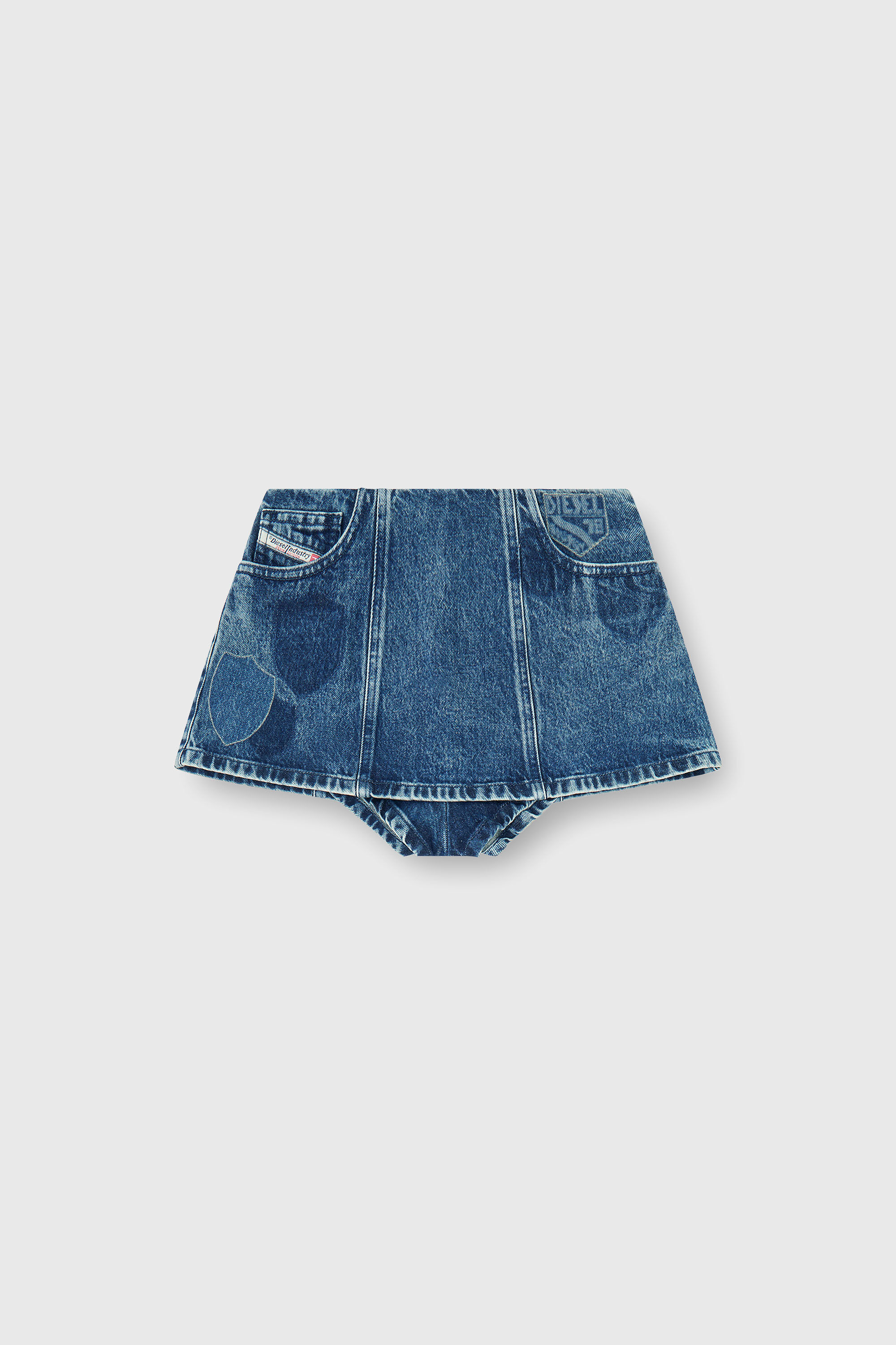 Diesel - DE-FIROVA-S, Pantaloni corti in denim con patch effetto shadow Donna in Blu - 2