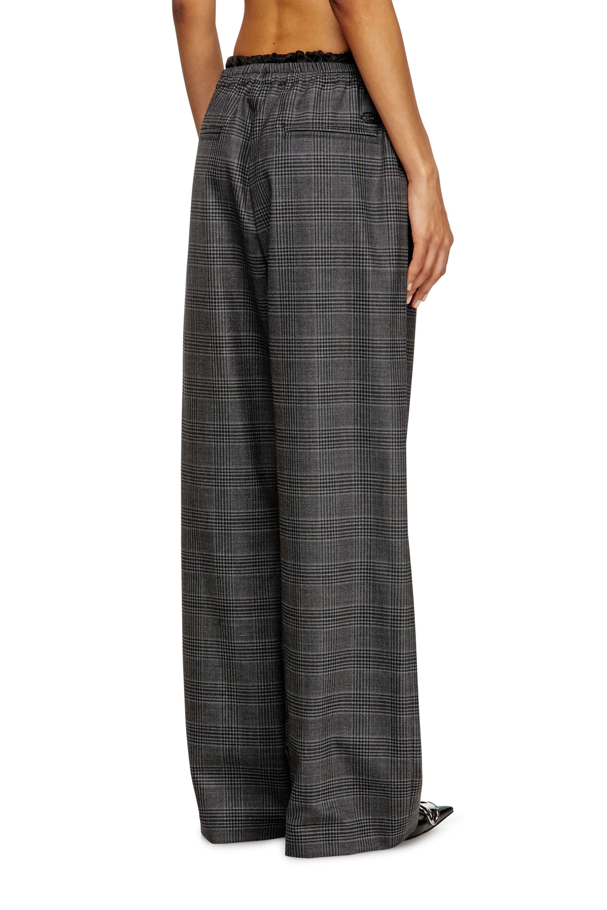 Diesel - P-YRITE, Pantaloni in lana con tasche a filo Donna in Nero - 4