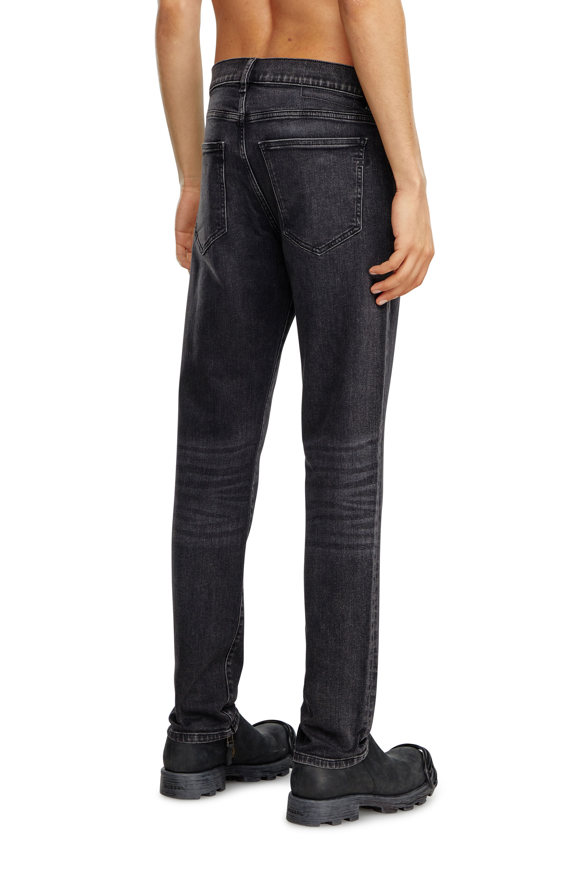2019 D STRUKT Uomo jeans grigio scuro a vita media Diesel
