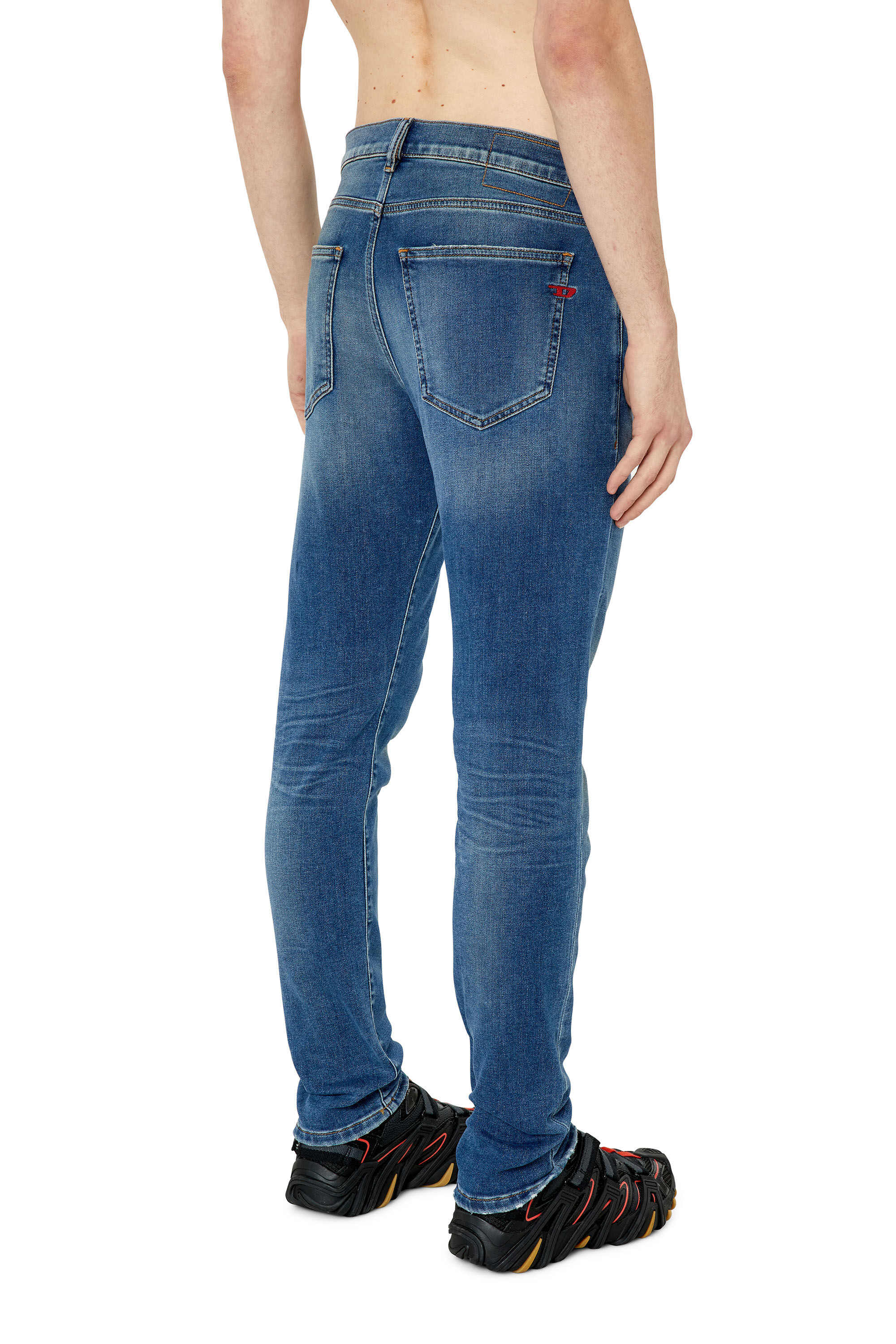 Diesel - Slim 2060 D-Strukt Joggjeans® 068CX Uomo, Blu medio - Image 4