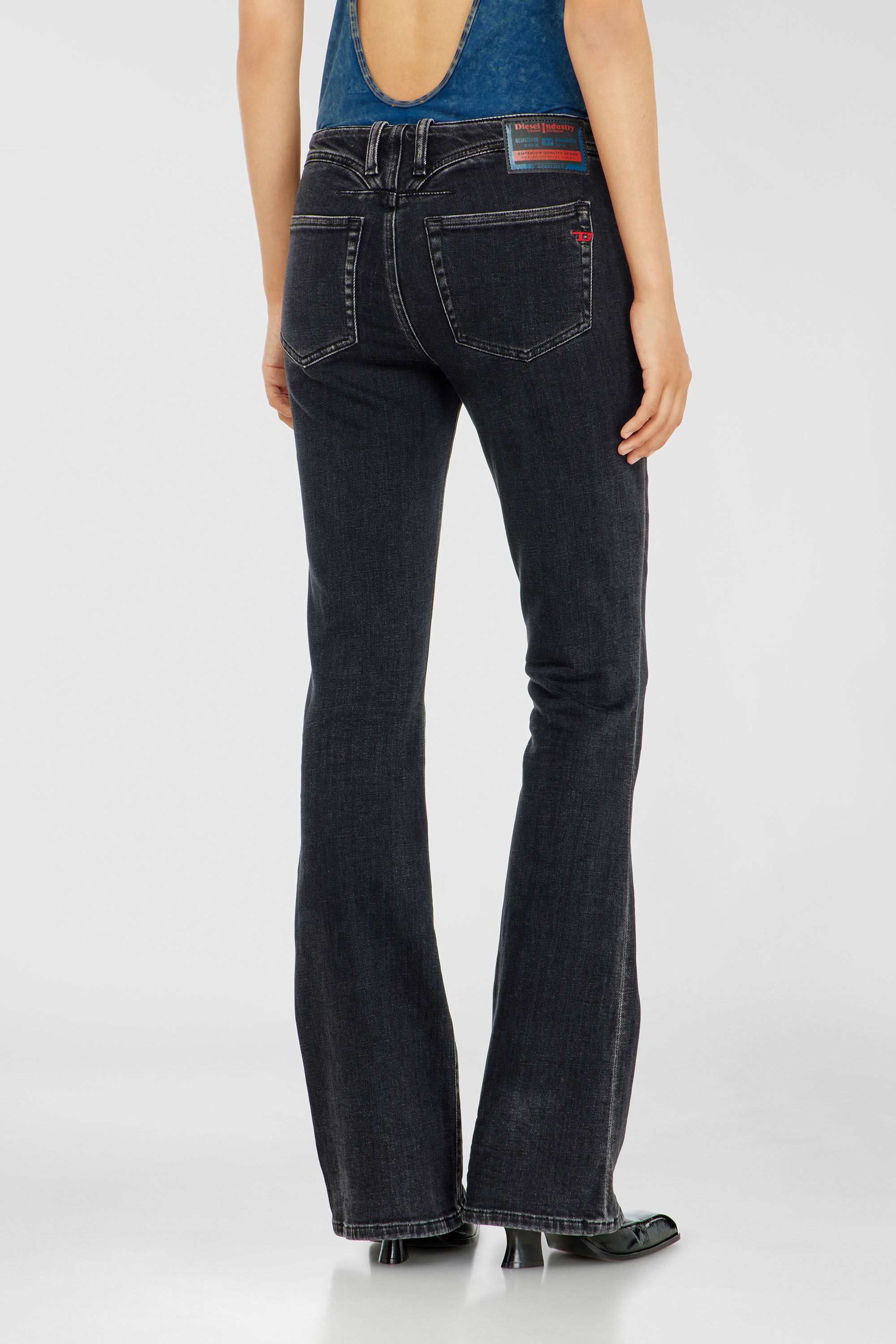 Diesel - Bootcut Jeans 1969 D-Ebbey 09P75 Donna, Nero/Grigio scuro - Image 5