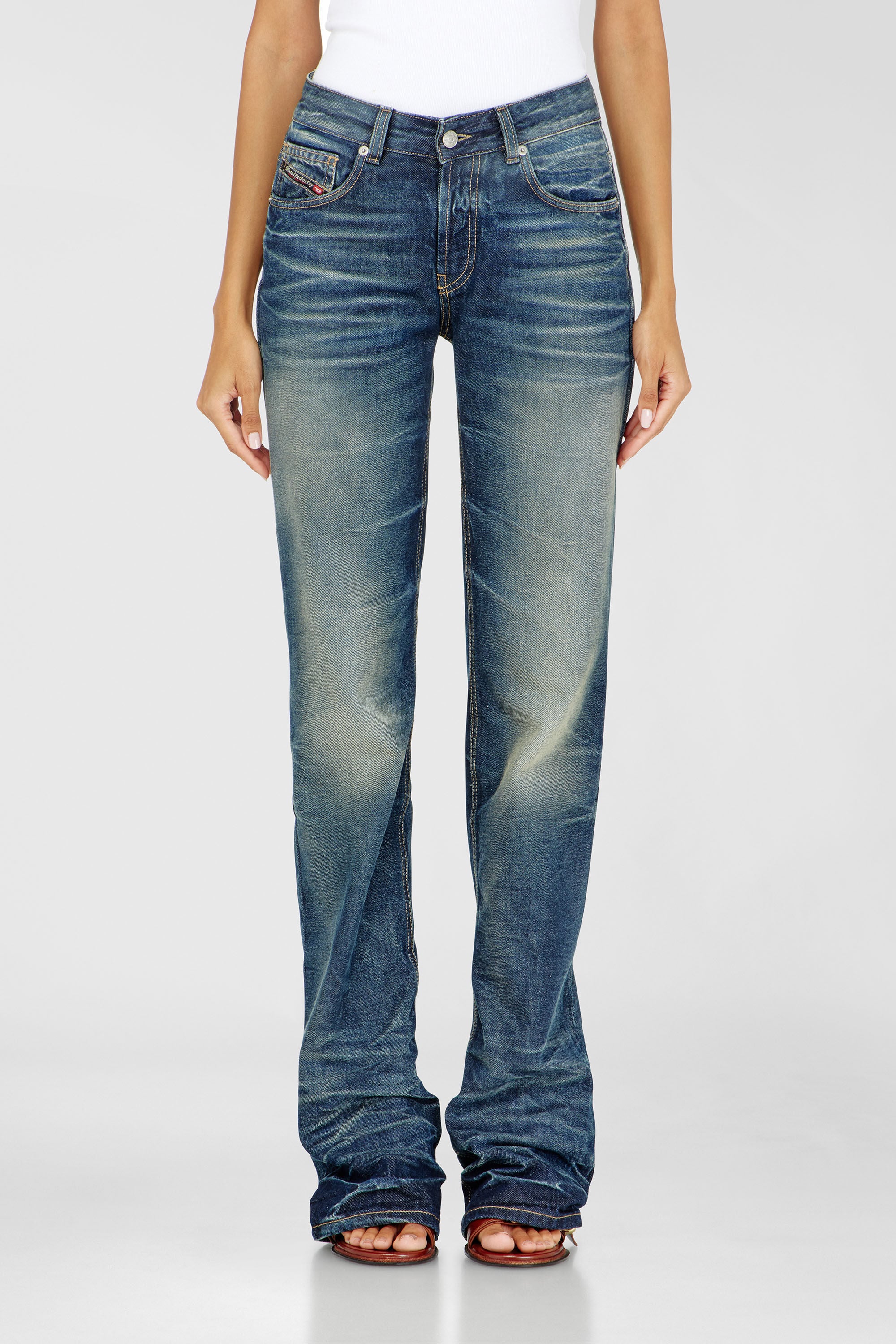 Diesel - Regular Jeans D-Heel 0DBFC Donna, Blu medio - Image 4