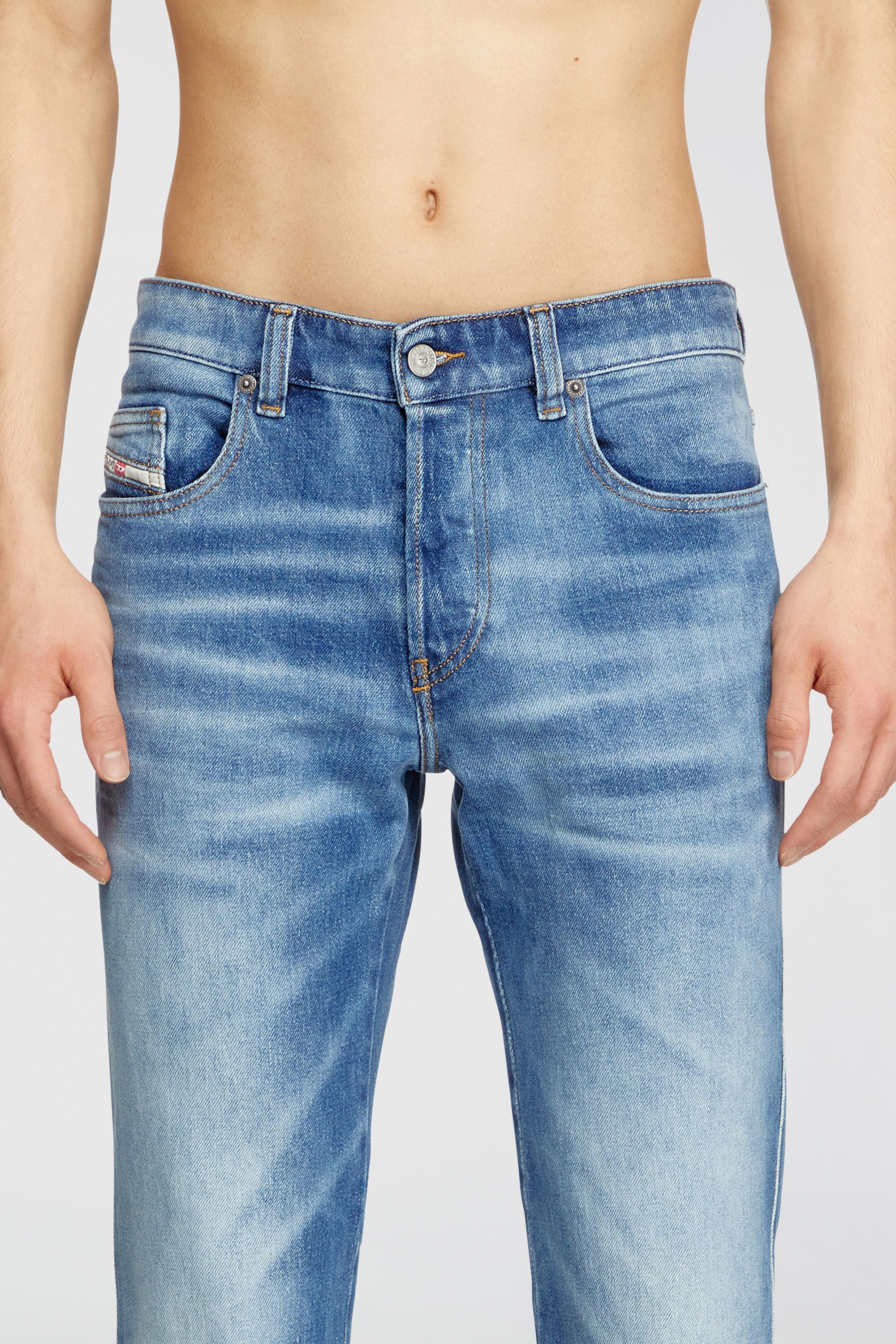 Diesel - Bootcut Jeans 1998 D-Buck 09L19 Uomo, Blu medio - Image 5